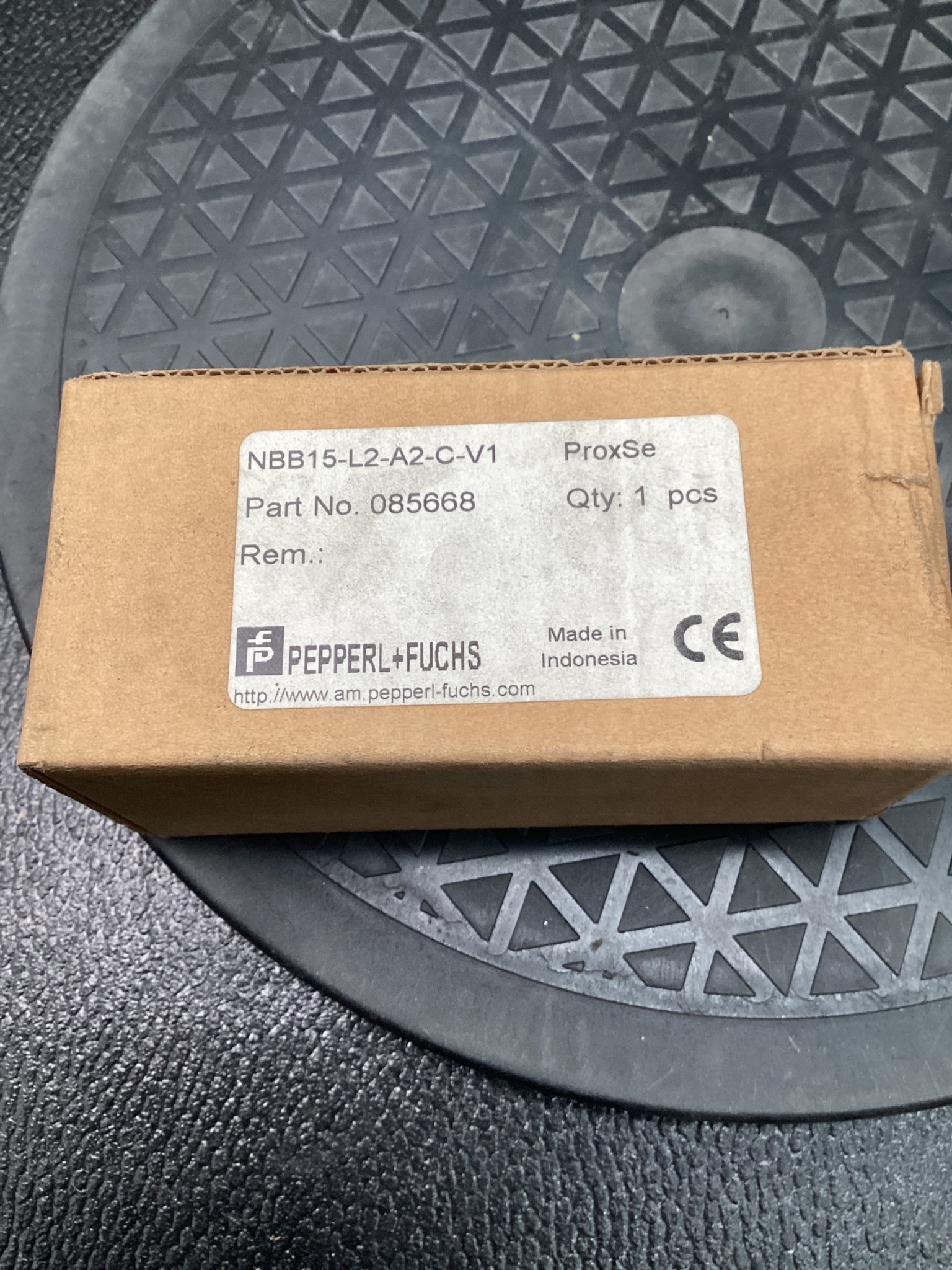 PEPPERL+FUCHS NBB15-L2-A2-C-V1 Inductive Proximity Sensor NEW 6