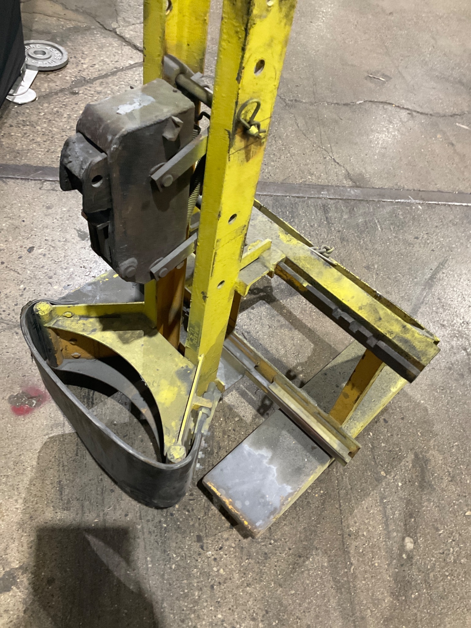 LIFTOMATIC 21897 DRUM HANDLER ATTACHMENT USED 3