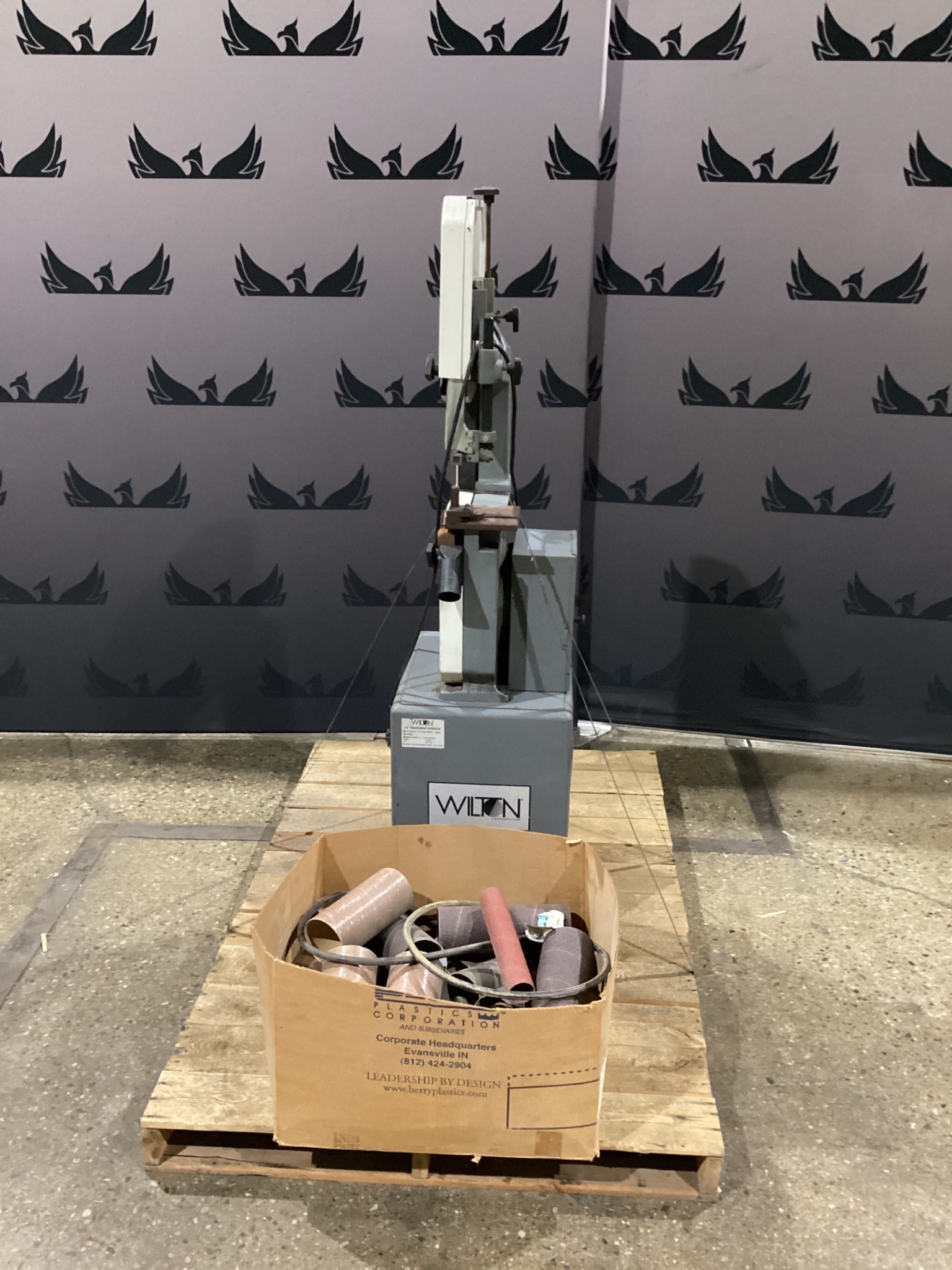 WILTON 8201 VERTICAL BAND SAWS USED 0