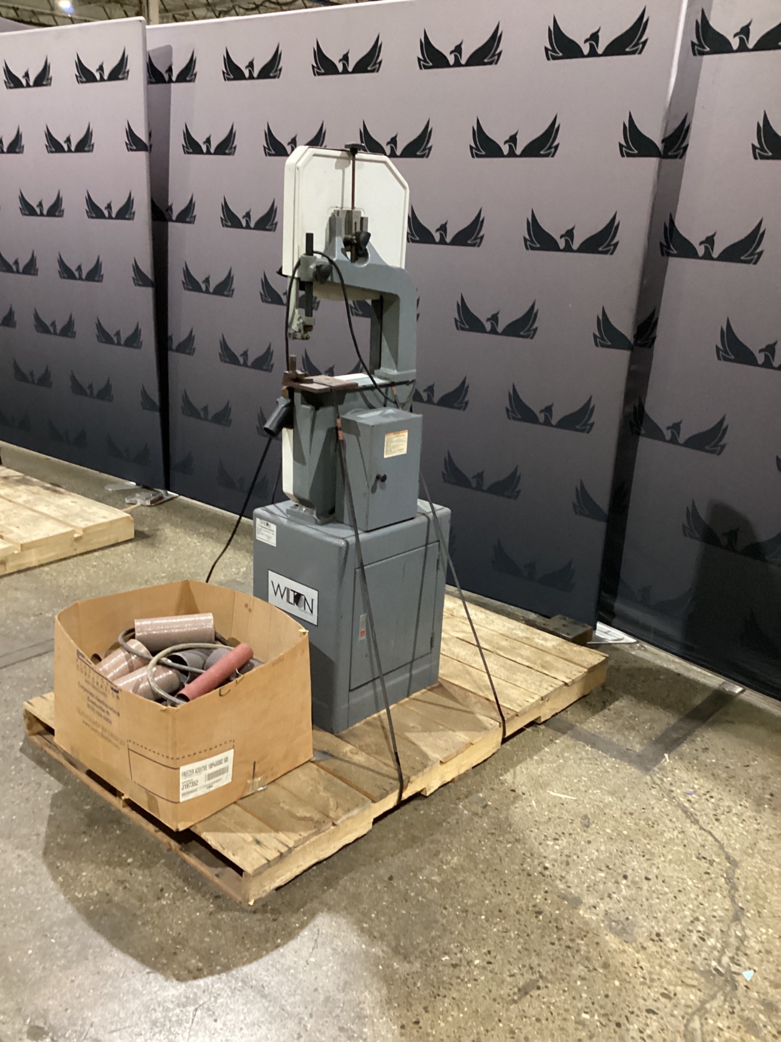 WILTON 8201 VERTICAL BAND SAWS USED 1