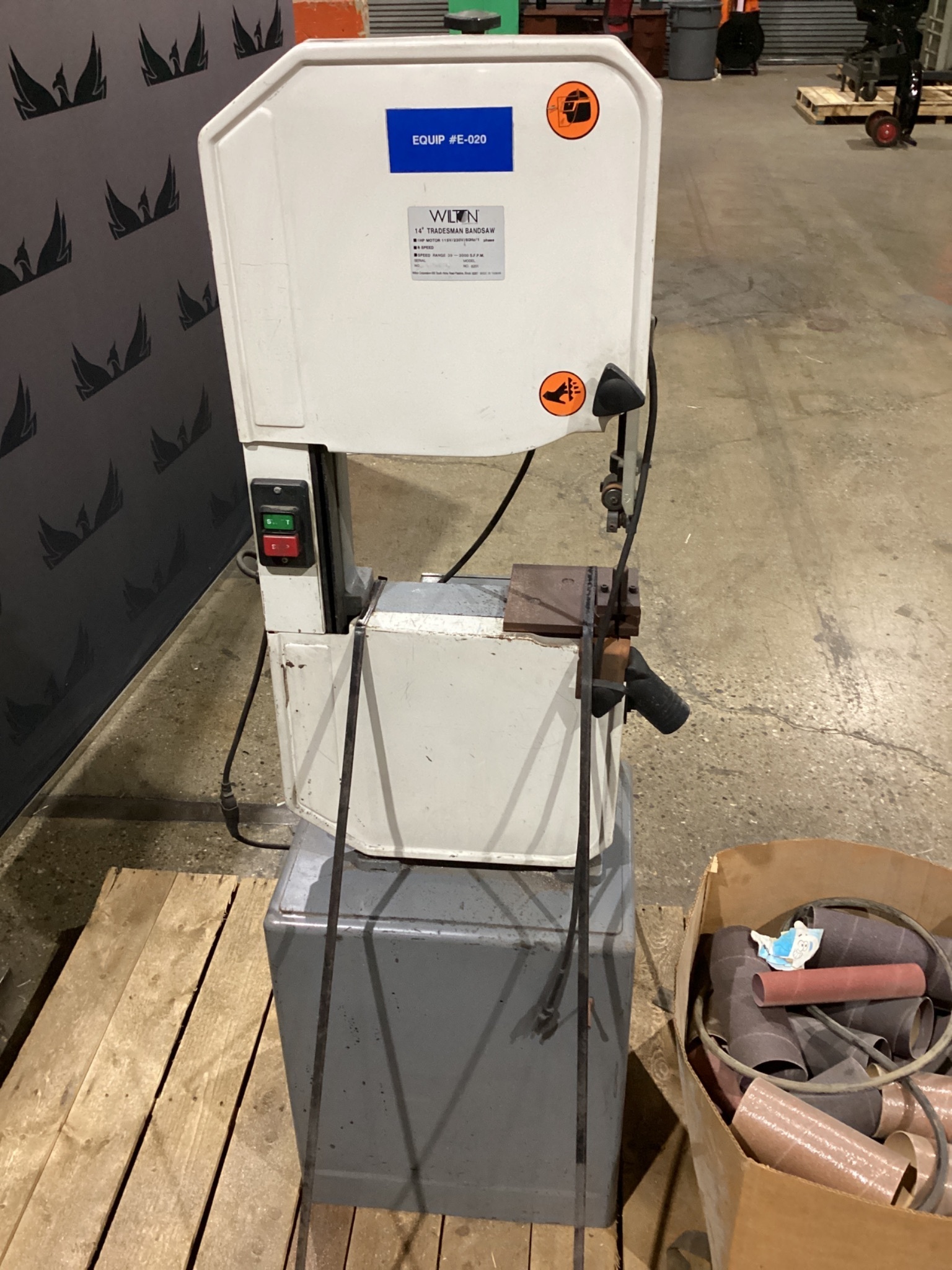 WILTON 8201 VERTICAL BAND SAWS USED 3