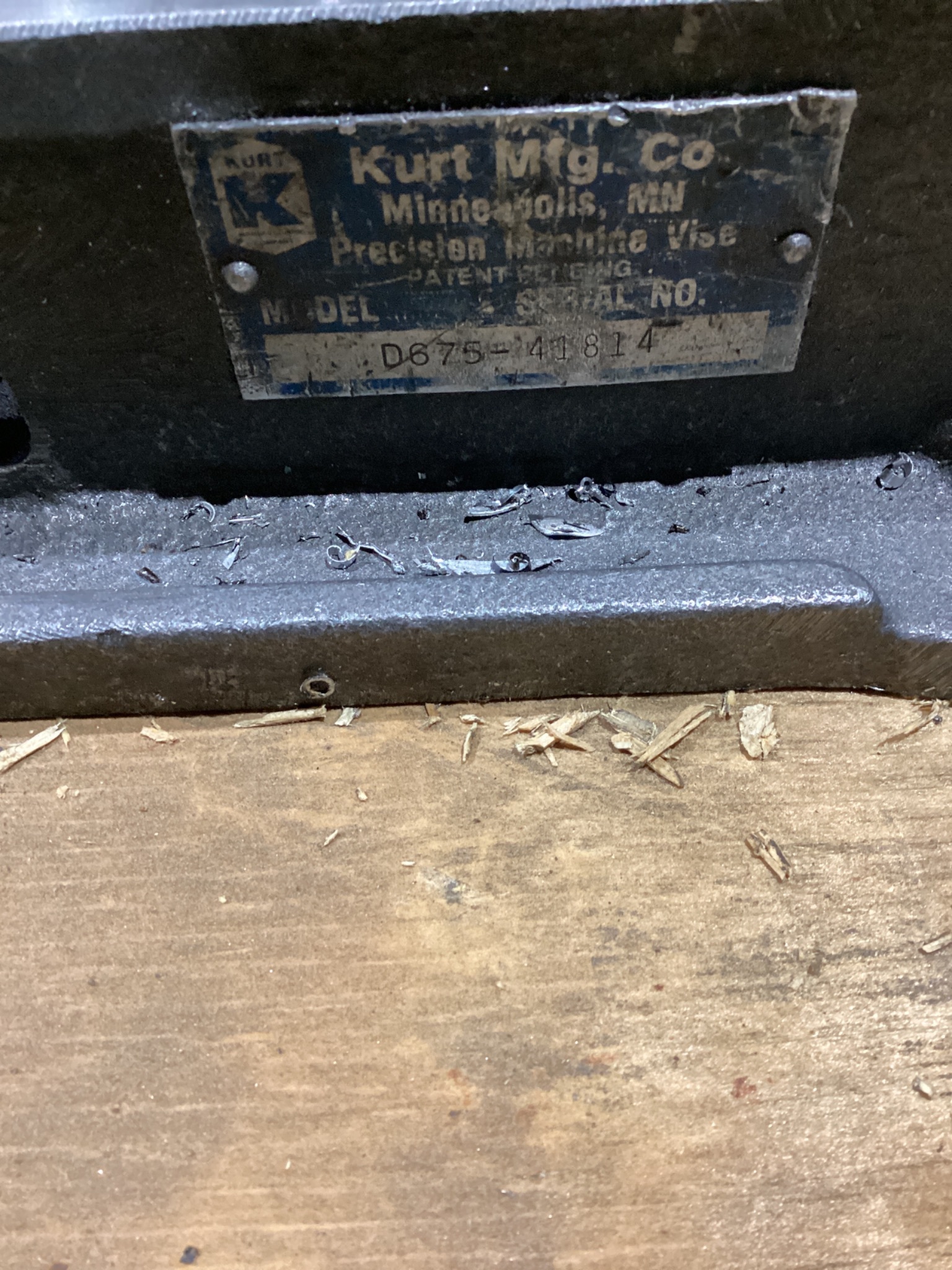 KURT D675 6" MACHINE VISE WITH HANDLE USED 1