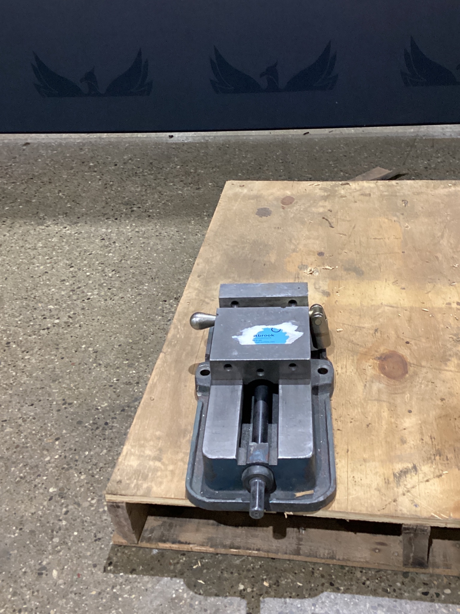 KURT D675 6" MACHINE VISE WITH HANDLE USED 0