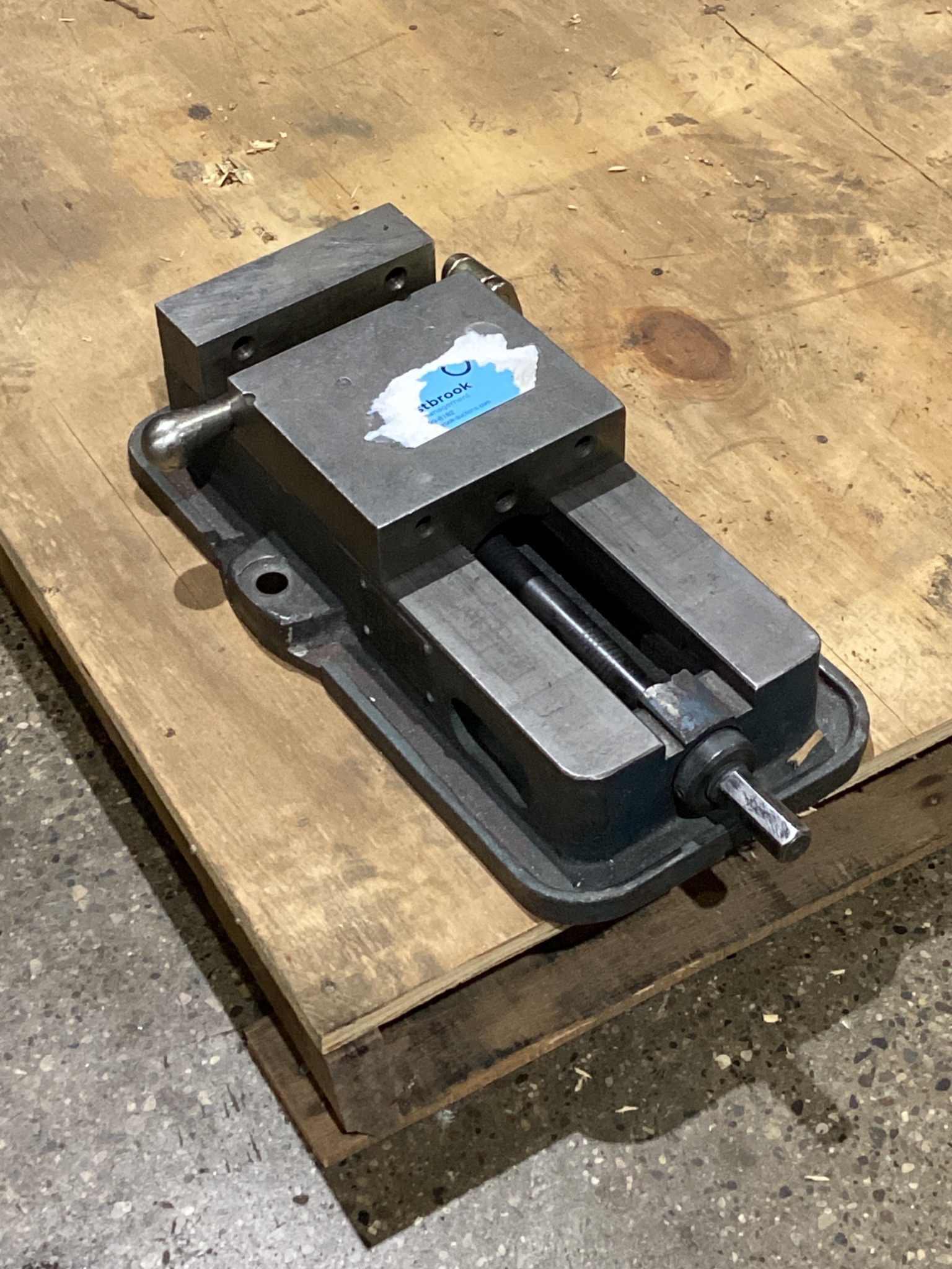 KURT D675 6" MACHINE VISE WITH HANDLE USED 1