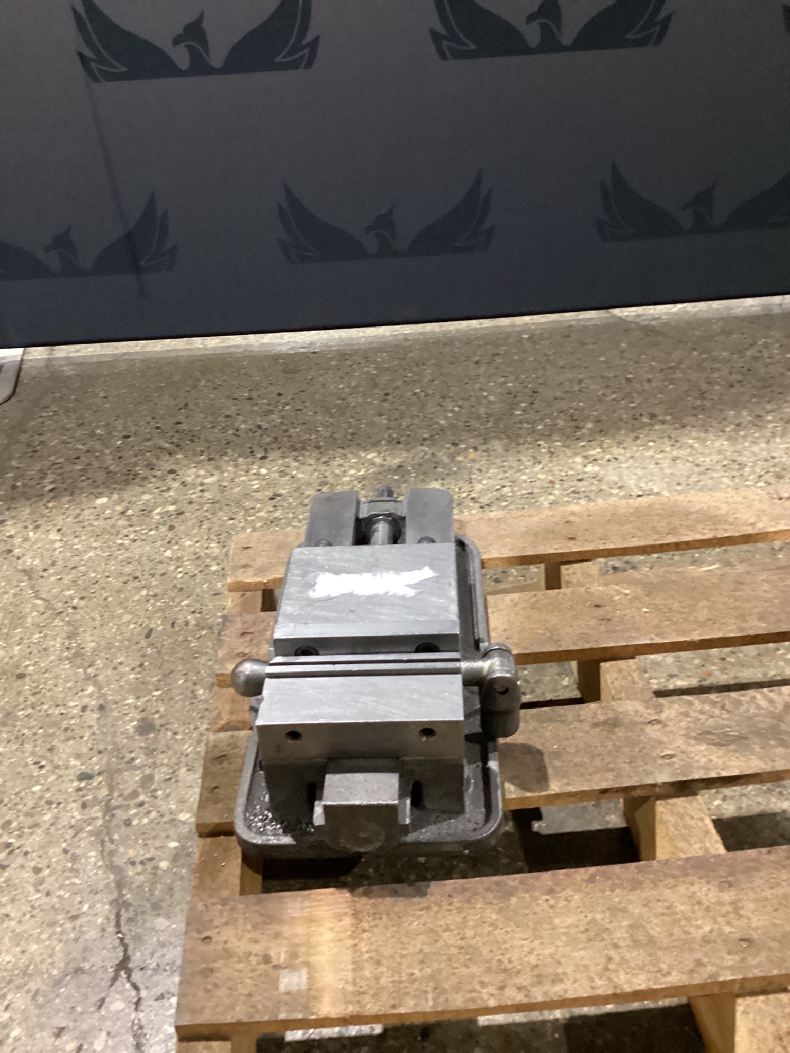 KURT D675 6" MACHINE VISE WITH HANDLE USED 0