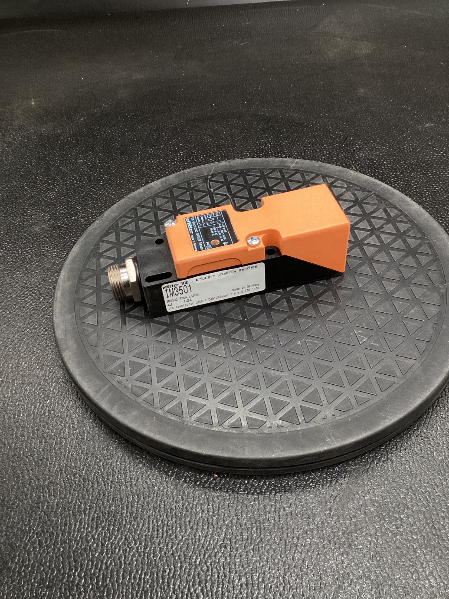 IFM IM3501 INDUCTIVE PROXIMITY SENSOR NEW OPEN BOX 4
