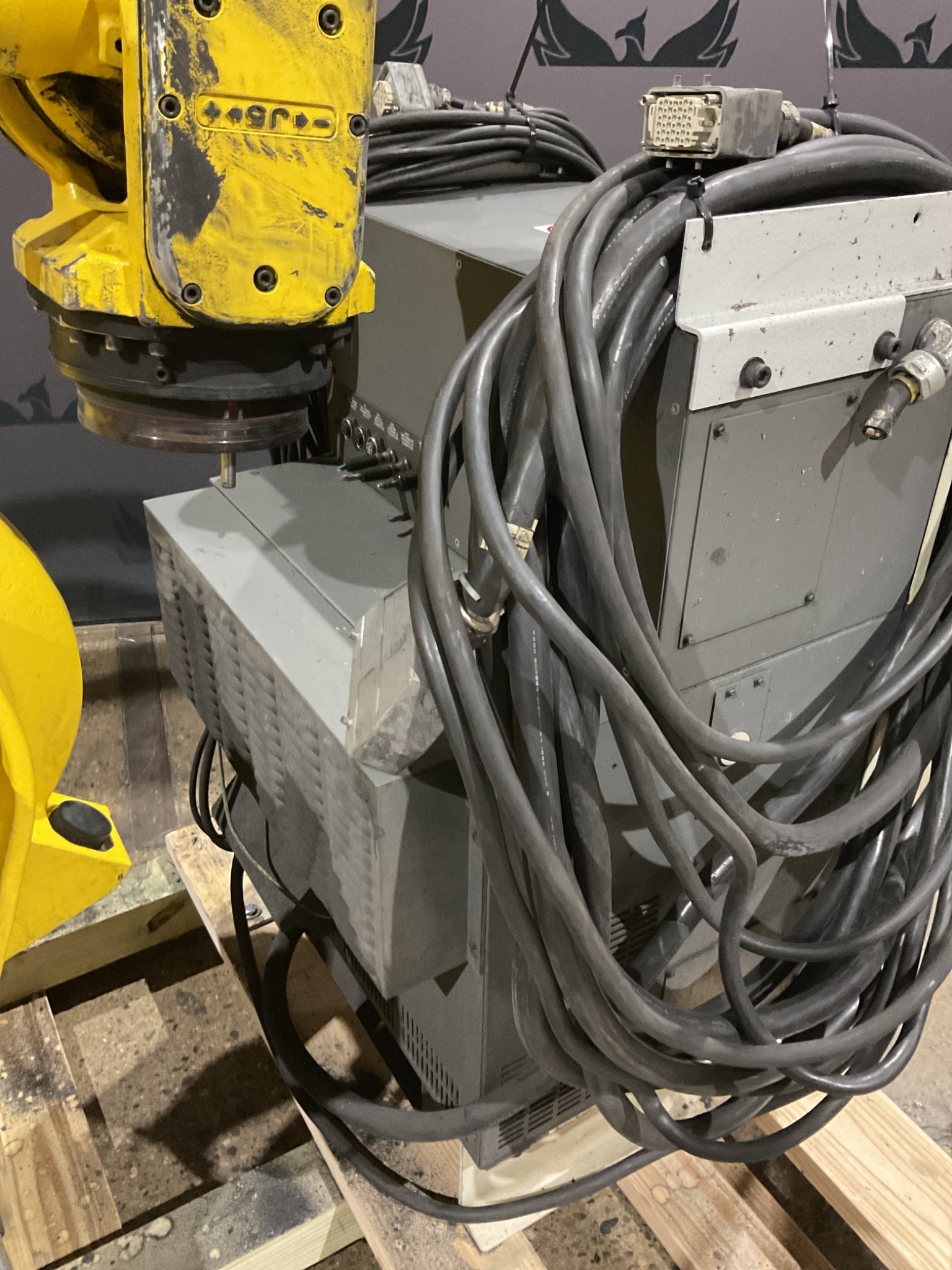 FANUC R-2000iB/210F Complete w/ R-30iB Controls USED 8