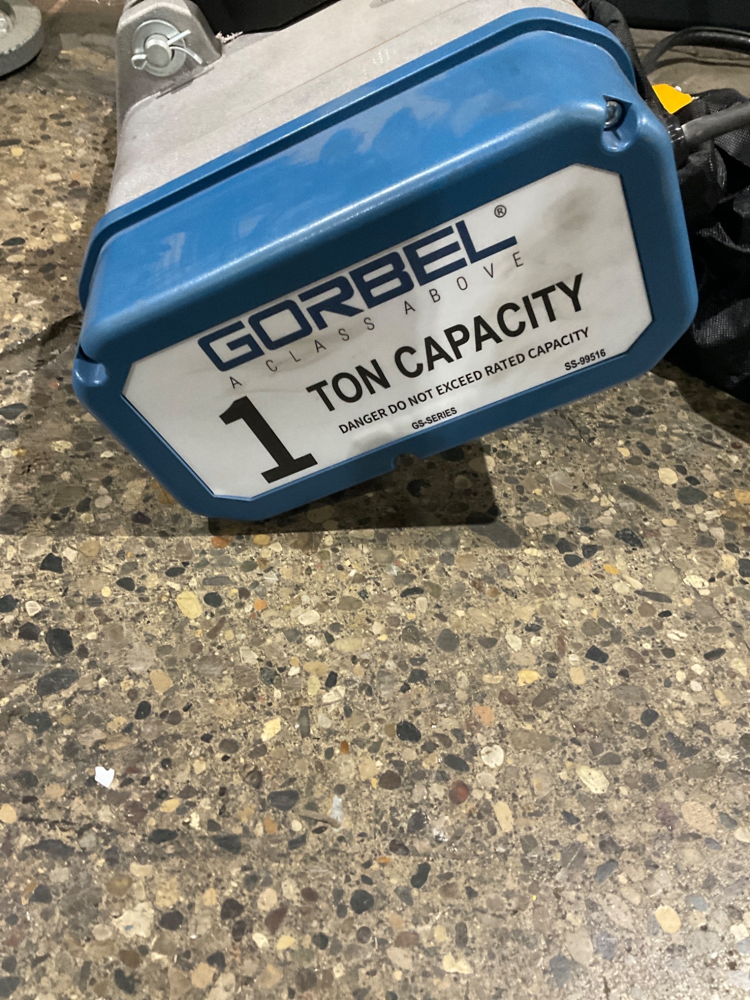 GORBEL 070/51 1-TON CAPACITY ENCLOSED TRACK HOIST TROLLEY USED 1