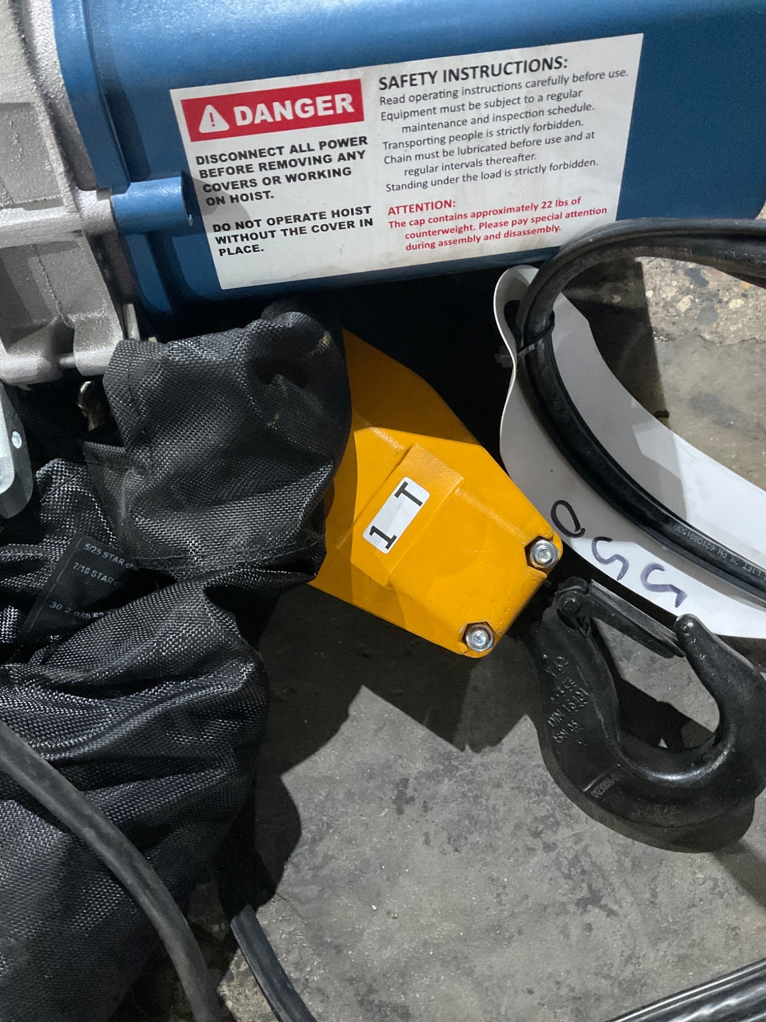 GORBEL 070/51 1-TON CAPACITY ENCLOSED TRACK HOIST TROLLEY USED 6