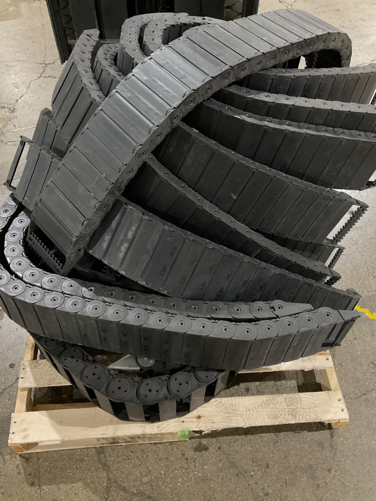 LOT OF CABLE TRACK USED 1