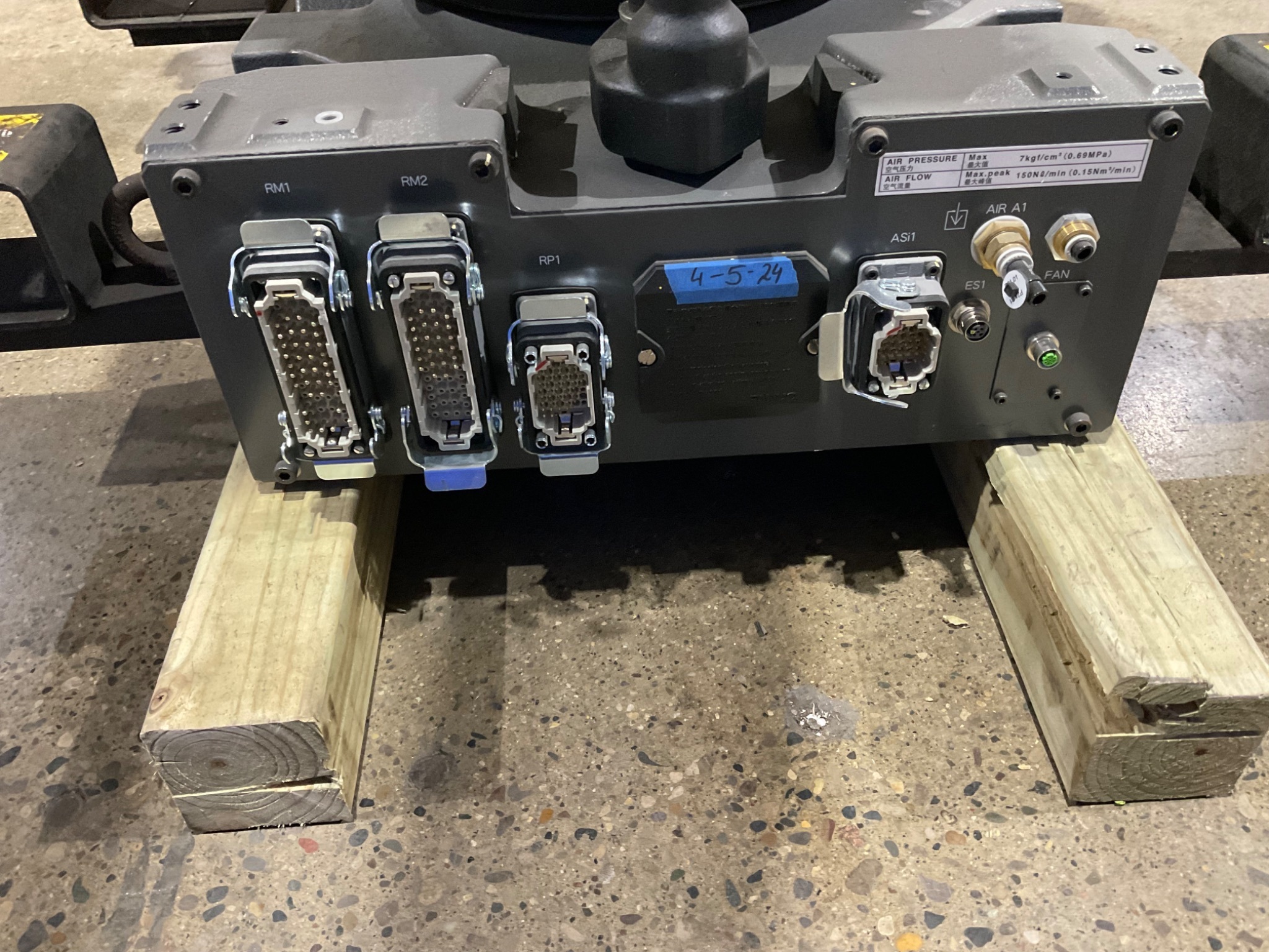 FANUC M-410IC/185 ROBOT W R-30IB PLUS CONTROLLER USED 19