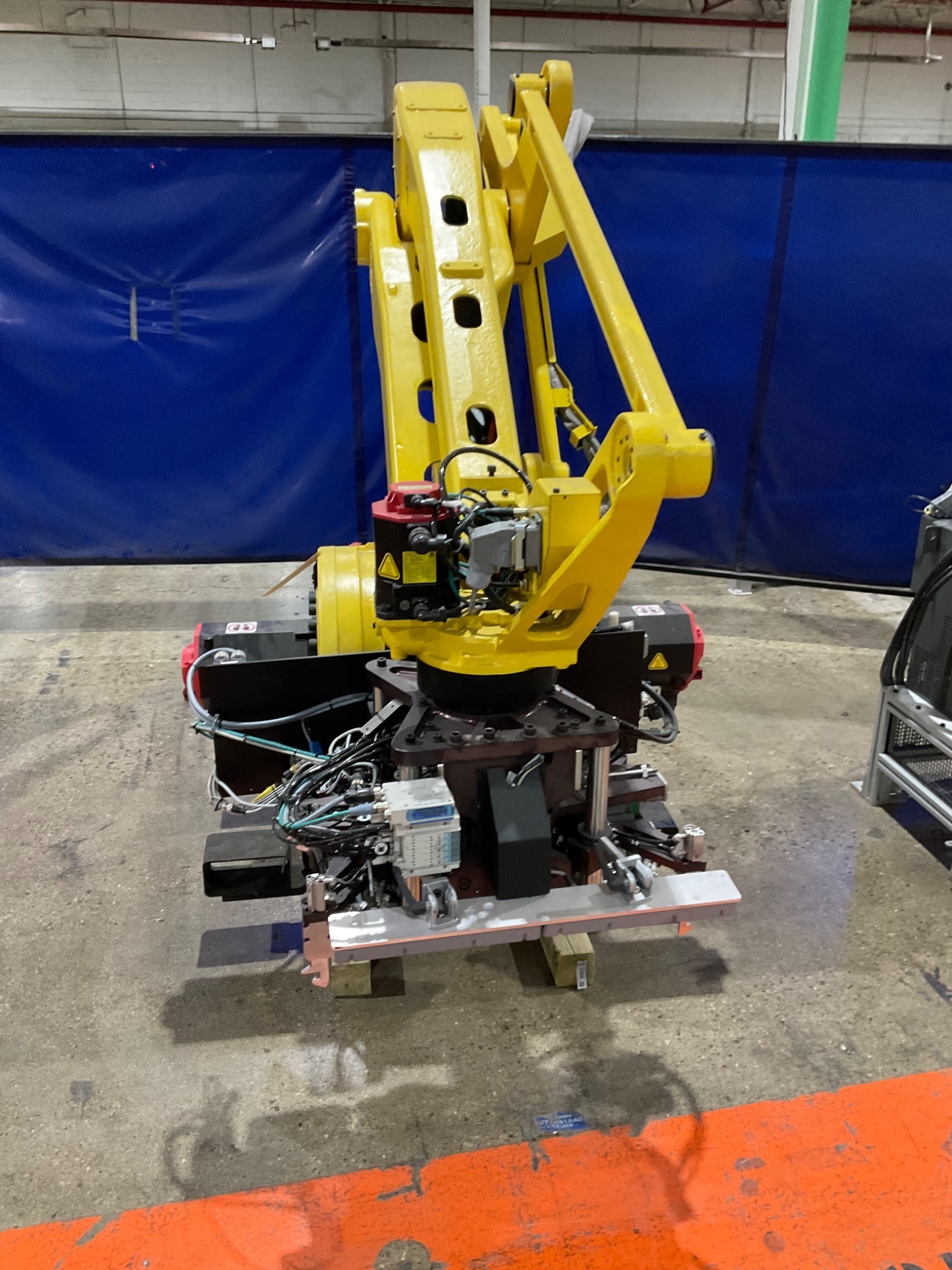 FANUC M-410IC/185 ROBOT W R-30IB PLUS CONTROLLER USED 9