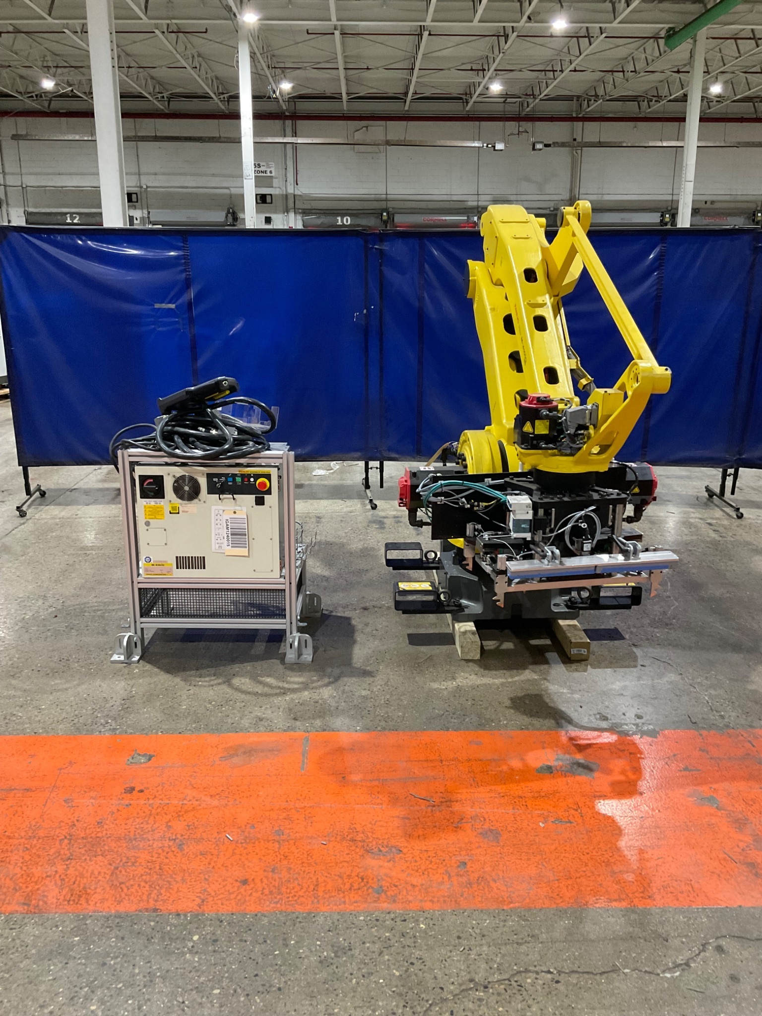 FANUC M-410IC/185 ROBOT W R-30IB PLUS CONTROLLER USED 1