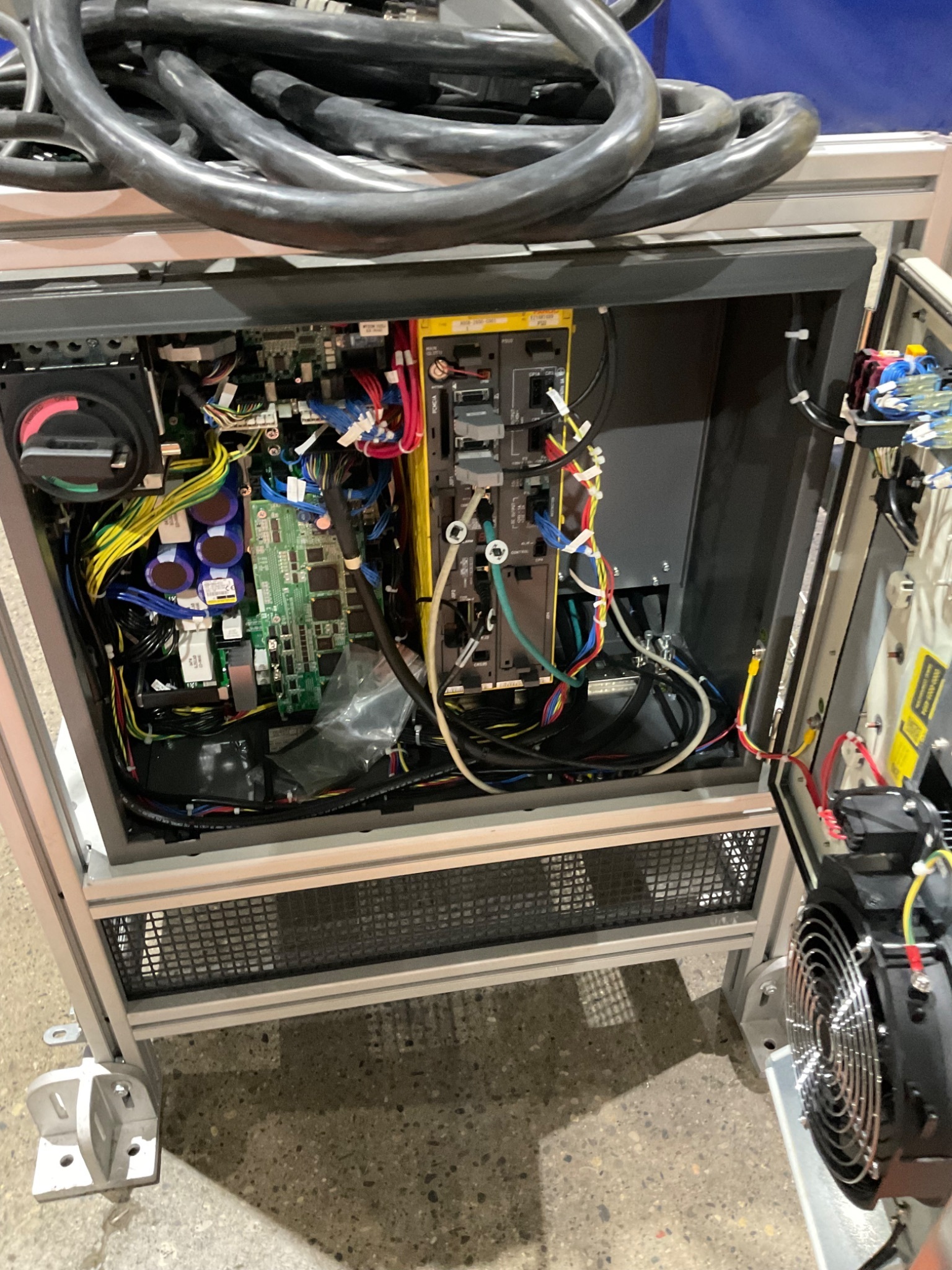 FANUC M-410IC/185 ROBOT W R-30IB PLUS CONTROLLER USED 17