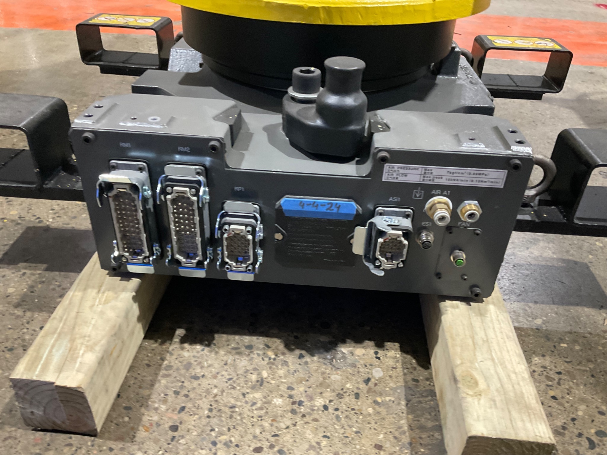 FANUC M-410IC/185 ROBOT W R-30IB PLUS CONTROLLER USED 13