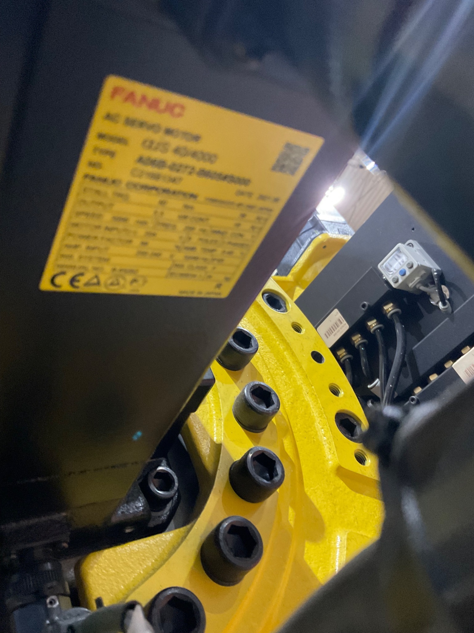 FANUC M-410IC/185 ROBOT W R-30IB PLUS CONTROLLER USED 9