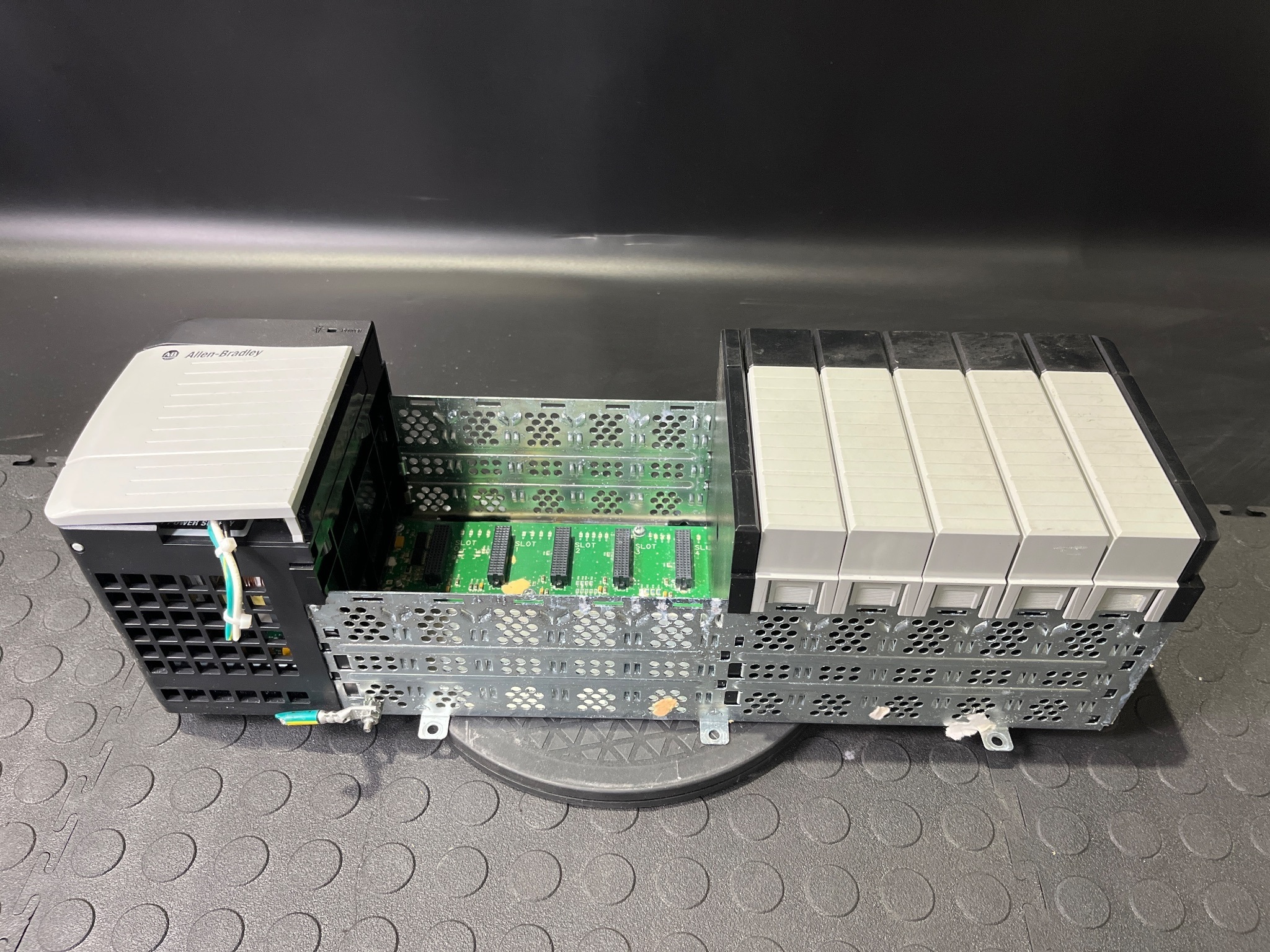 ALLEN BRADLEY 1756-A10 ControlLogix 10-Slot Assembly USED 0