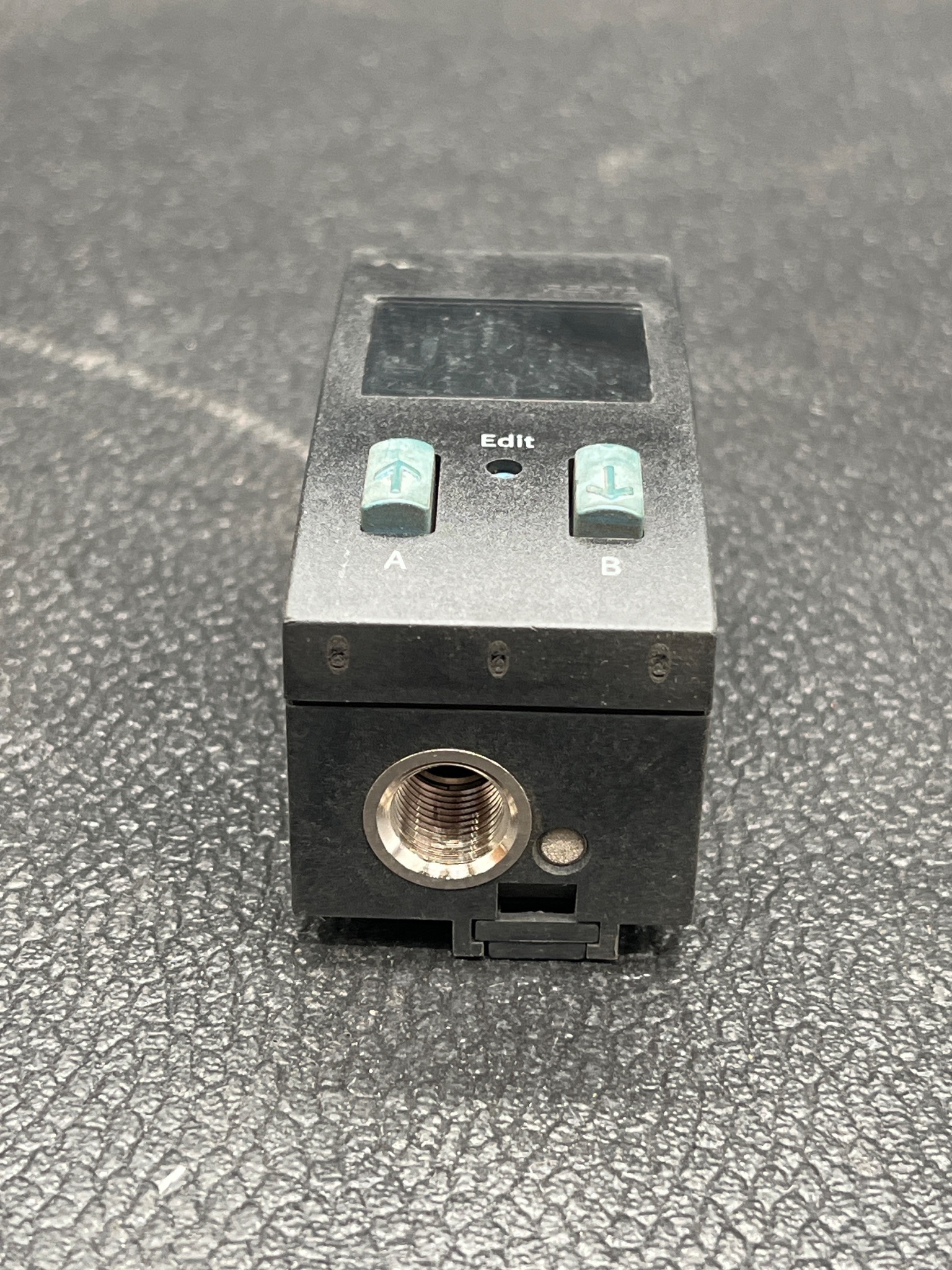 FESTO SDE1-D6-G2-W18-L-P1-M8 Pressure Sensor USED 1