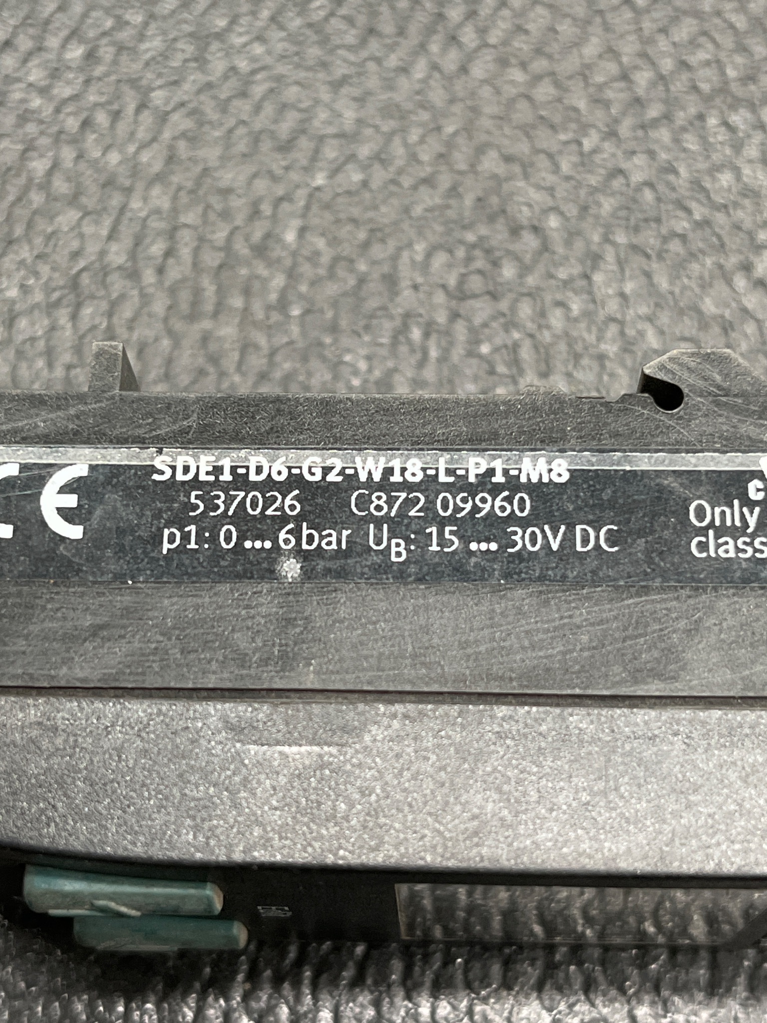 FESTO SDE1-D6-G2-W18-L-P1-M8 Pressure Sensor USED 4