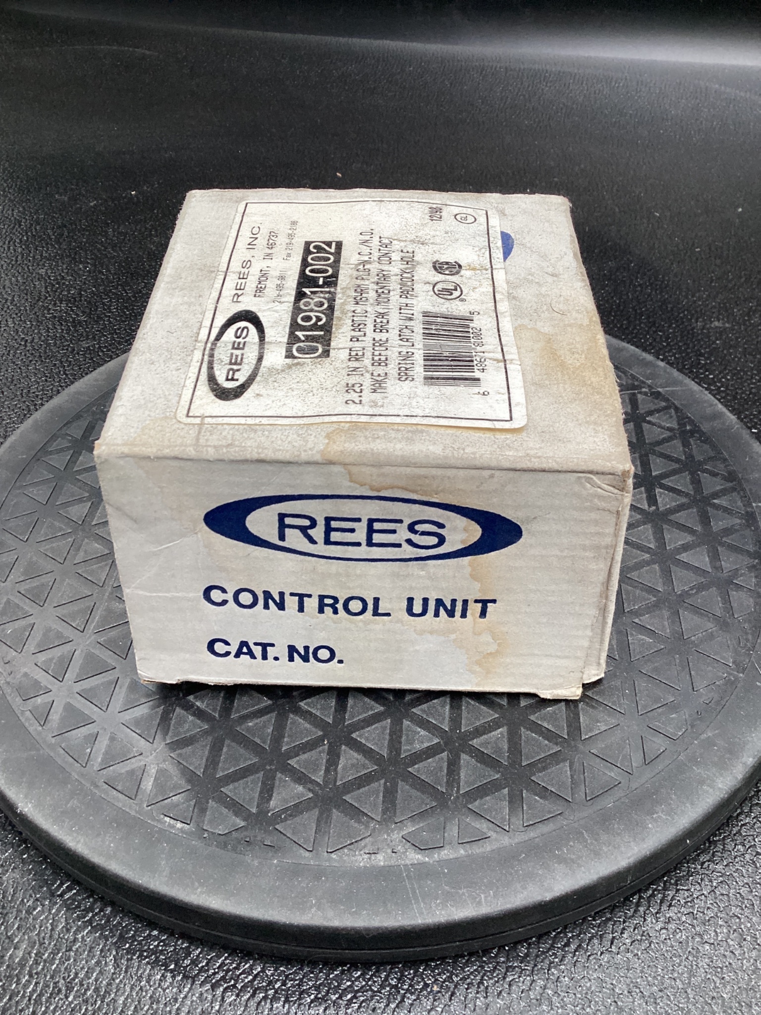 REES 01981-002 Red Mushroom Pushbutton Switch NEW 1