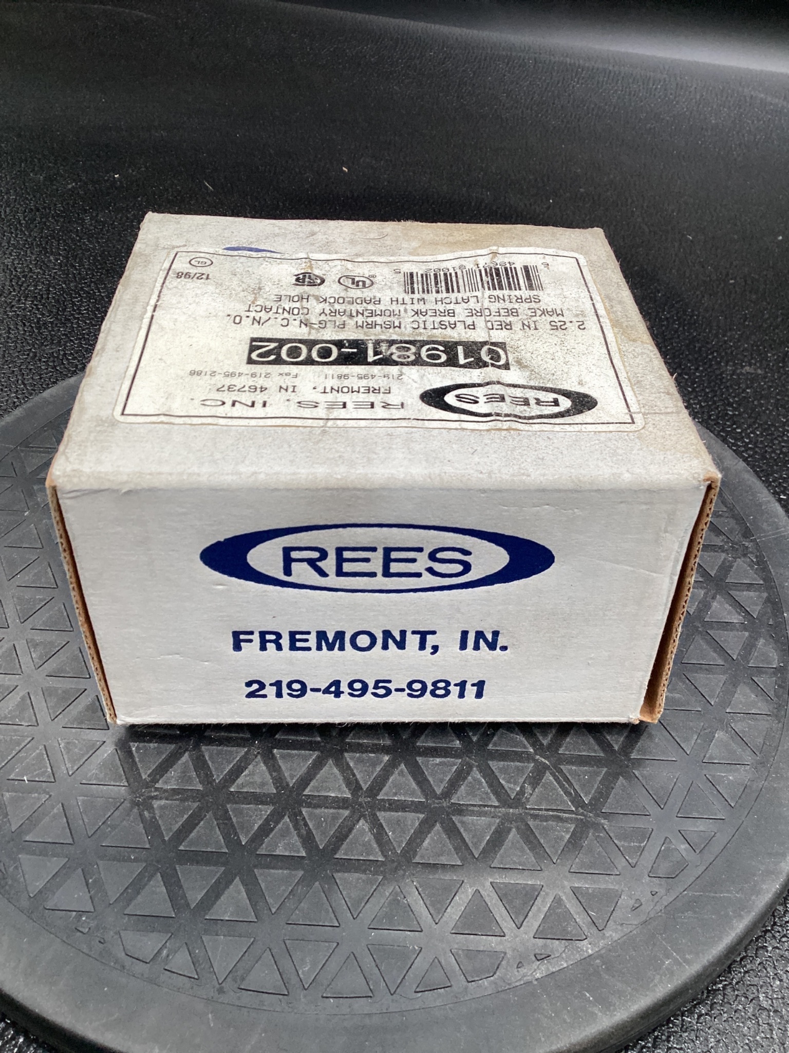 REES 01981-002 Red Mushroom Pushbutton Switch NEW 2