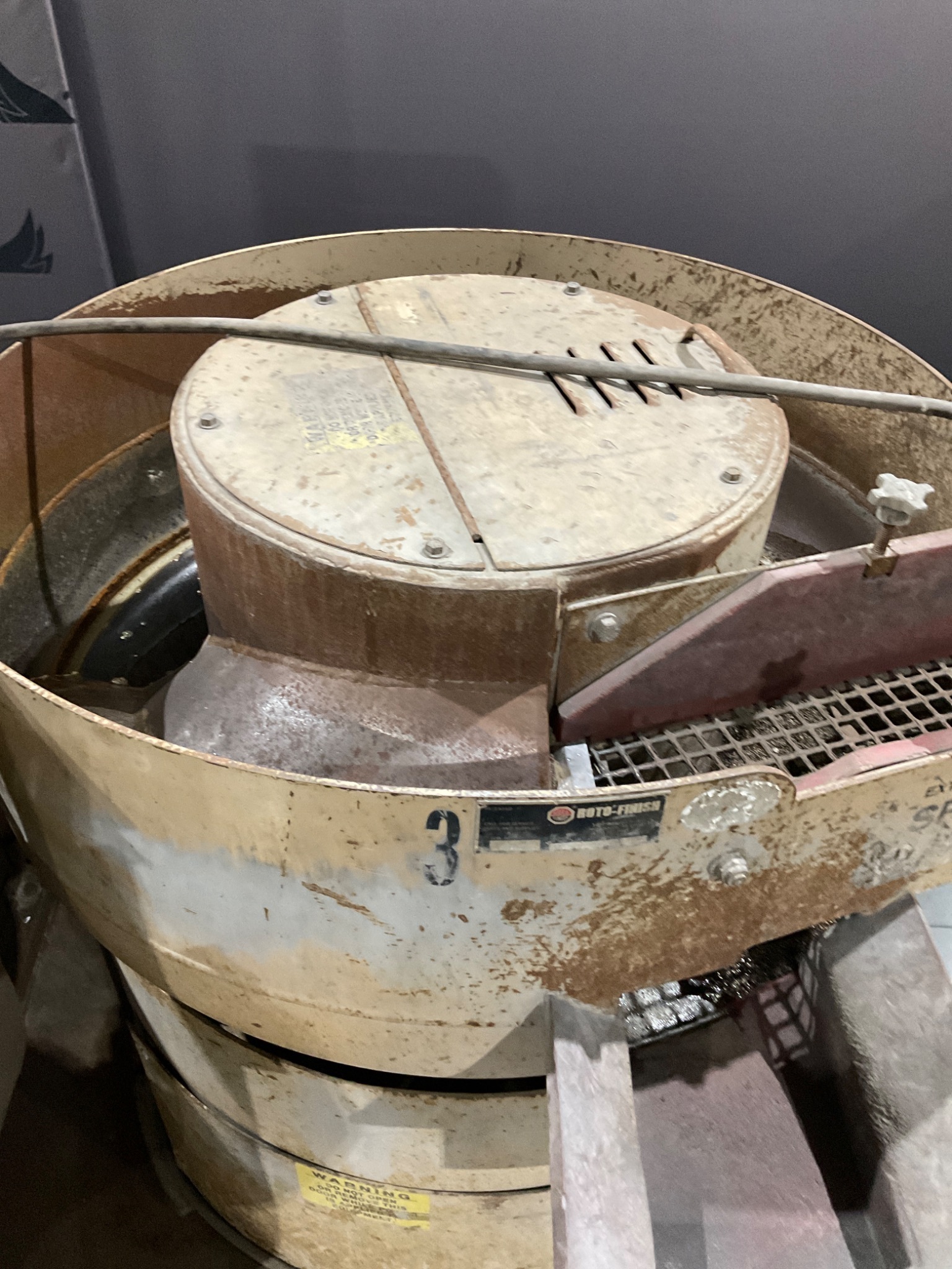 ROTO FINISH INDUSTRIAL VIBRATORY FINISHER ER SERIES USED 2