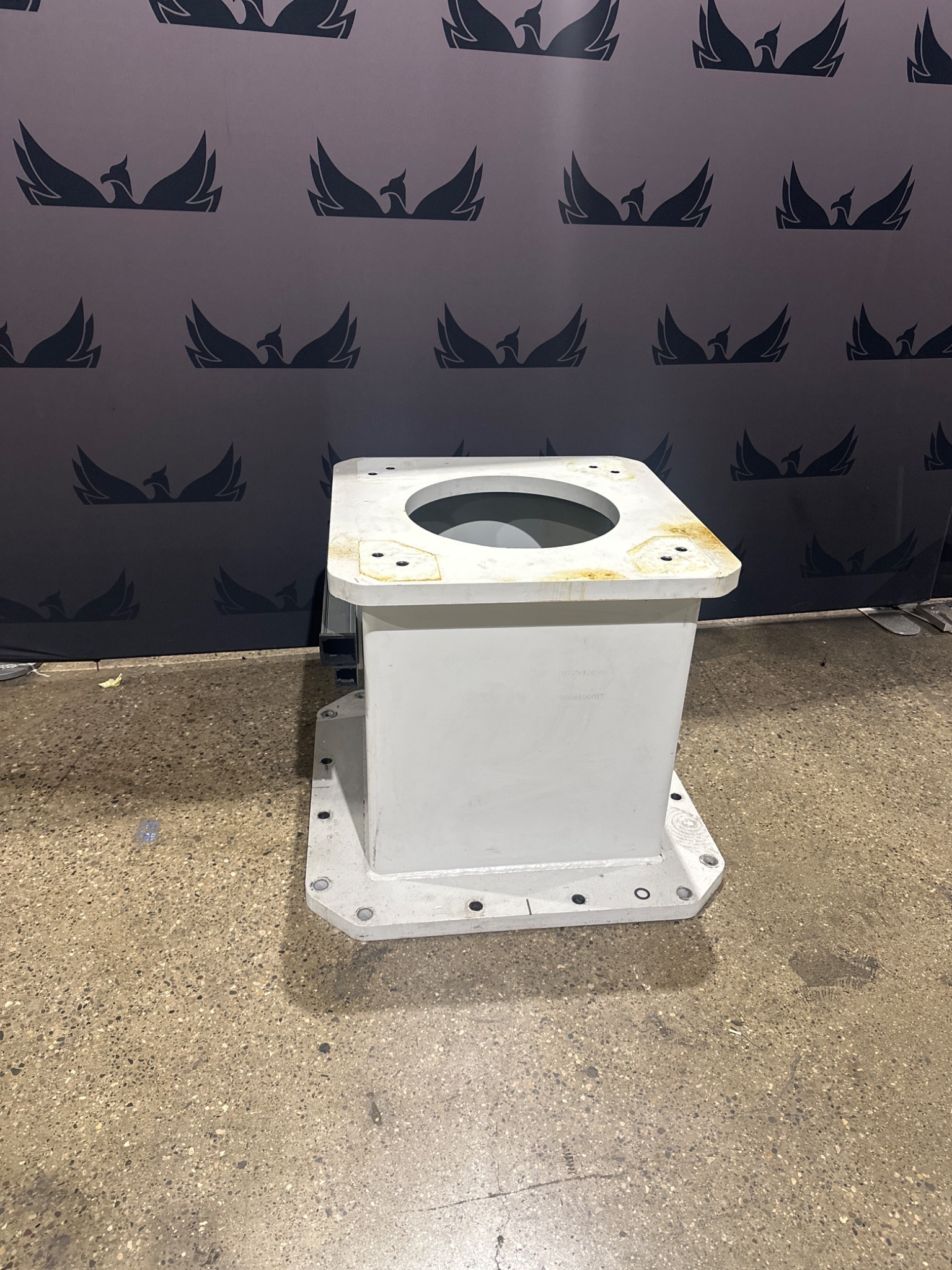 FANUC R2000IC ROBOT BASE 34 X 34 X 28 USED 0