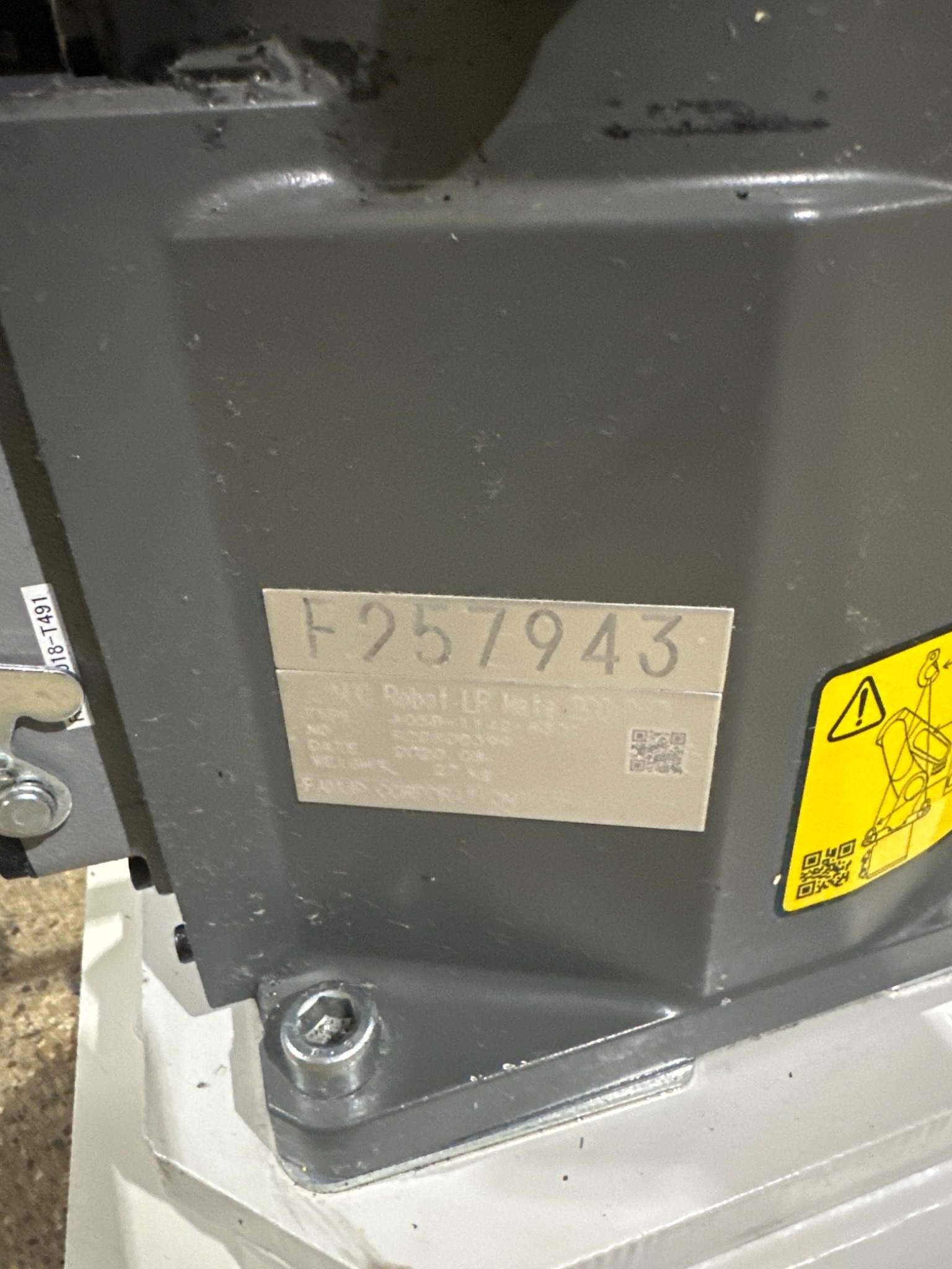 FANUC 2020 LR MATE 200ID/7 ROBOT ARM ONLY USED 5