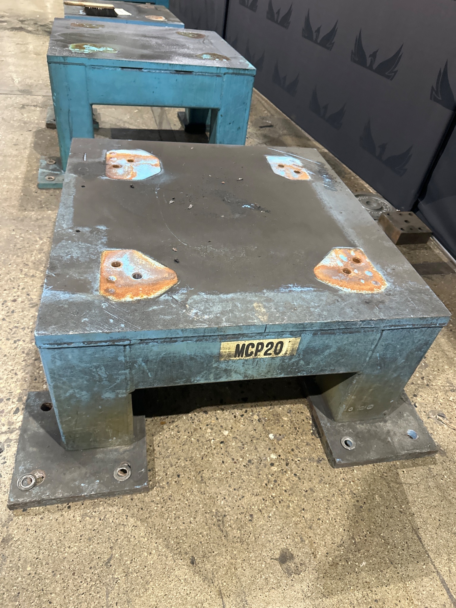FANUC R2000IB ROBOT RISER 42 X 40 X 16 USED 1