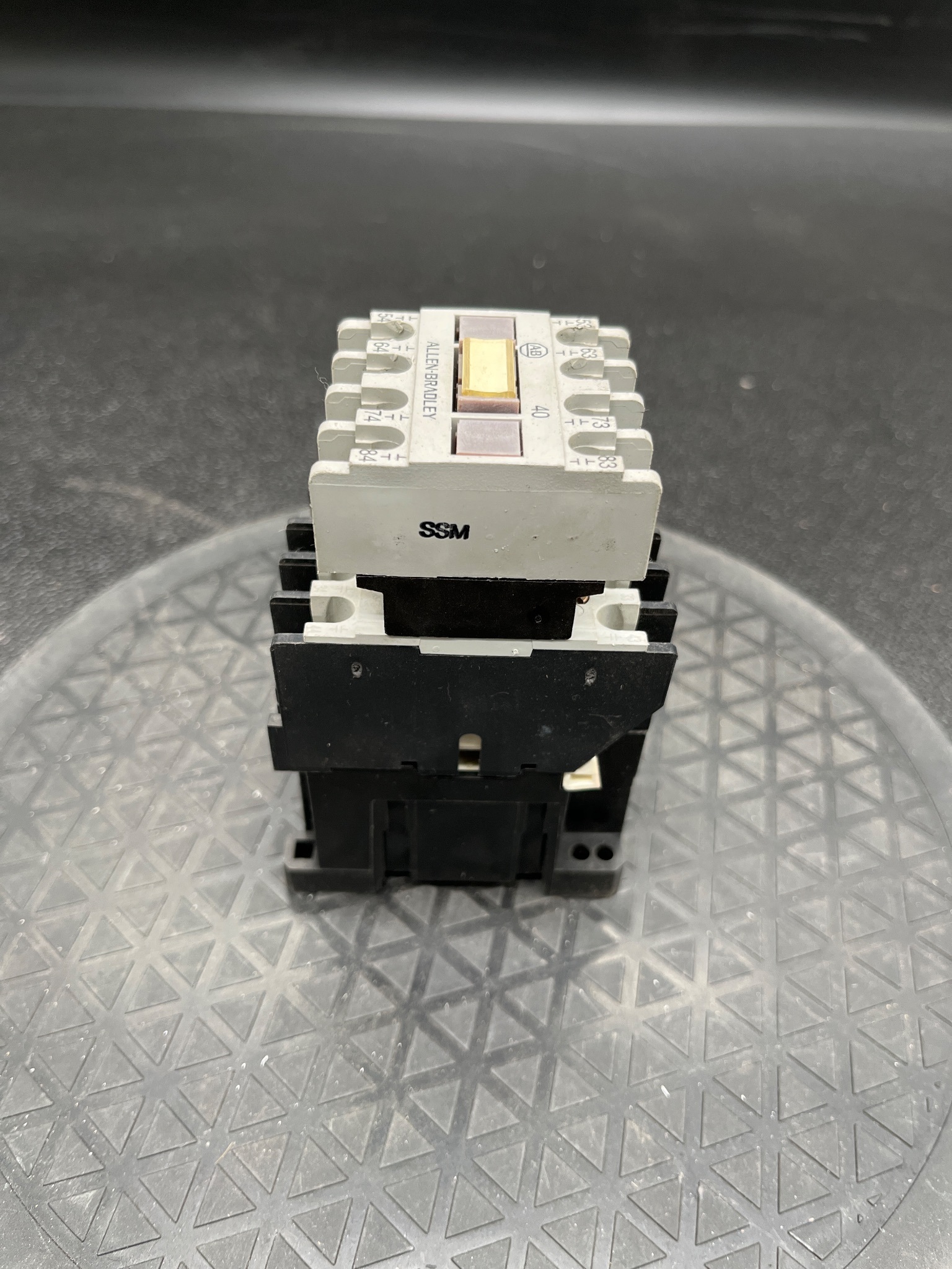 ALLEN BRADLEY 700-F400A1 + 195-FA40 Control Relay & Base USED 1