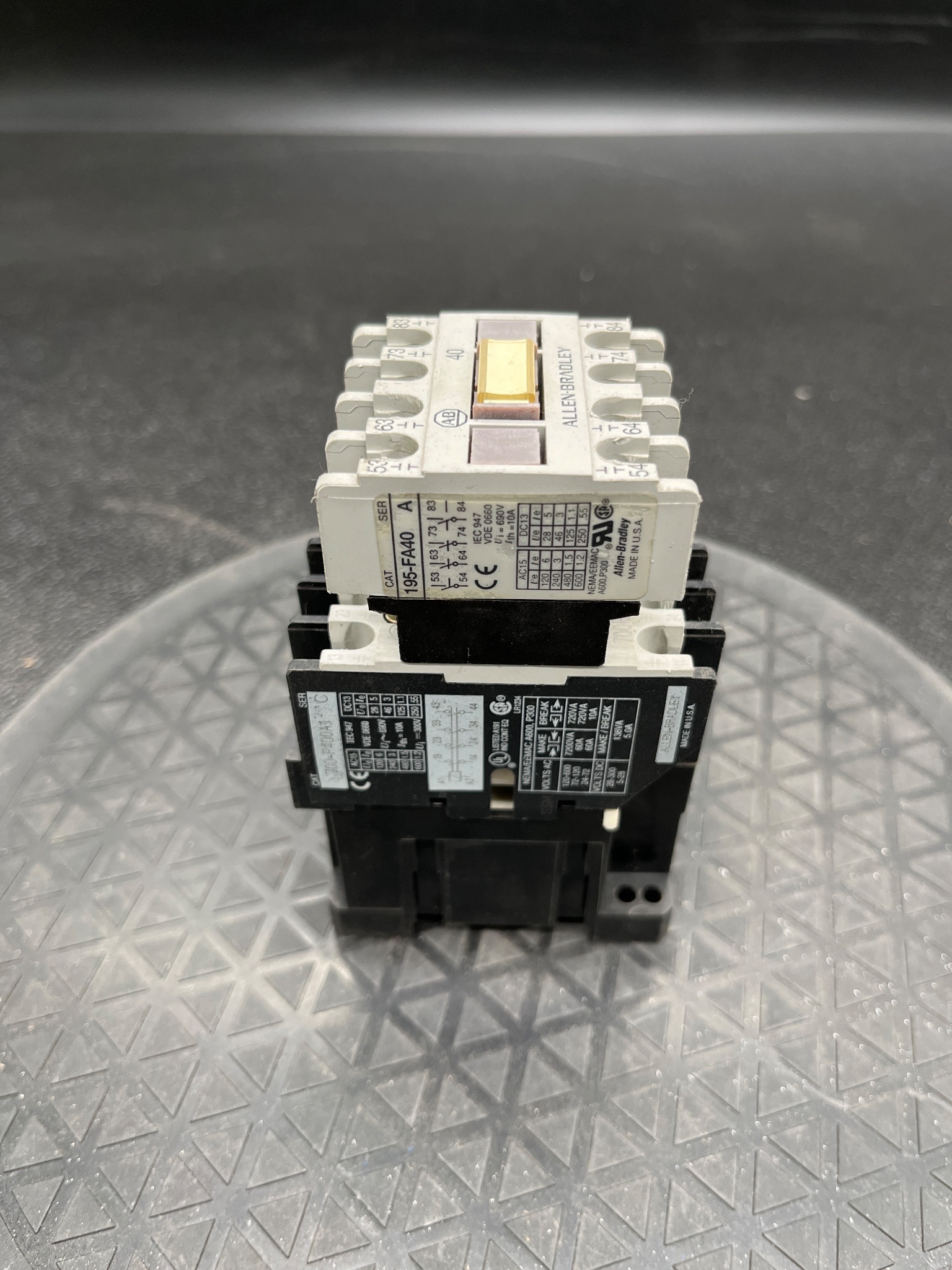 ALLEN BRADLEY 700-F400A1 + 195-FA40 Control Relay & Base USED 3