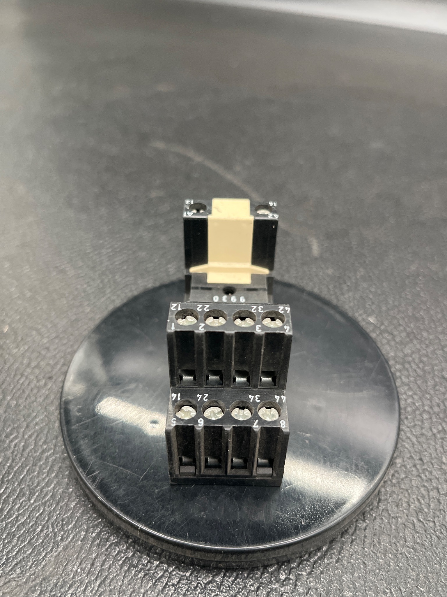 TELEMECANIQUE RXZ 1G Relay Socket USED 2