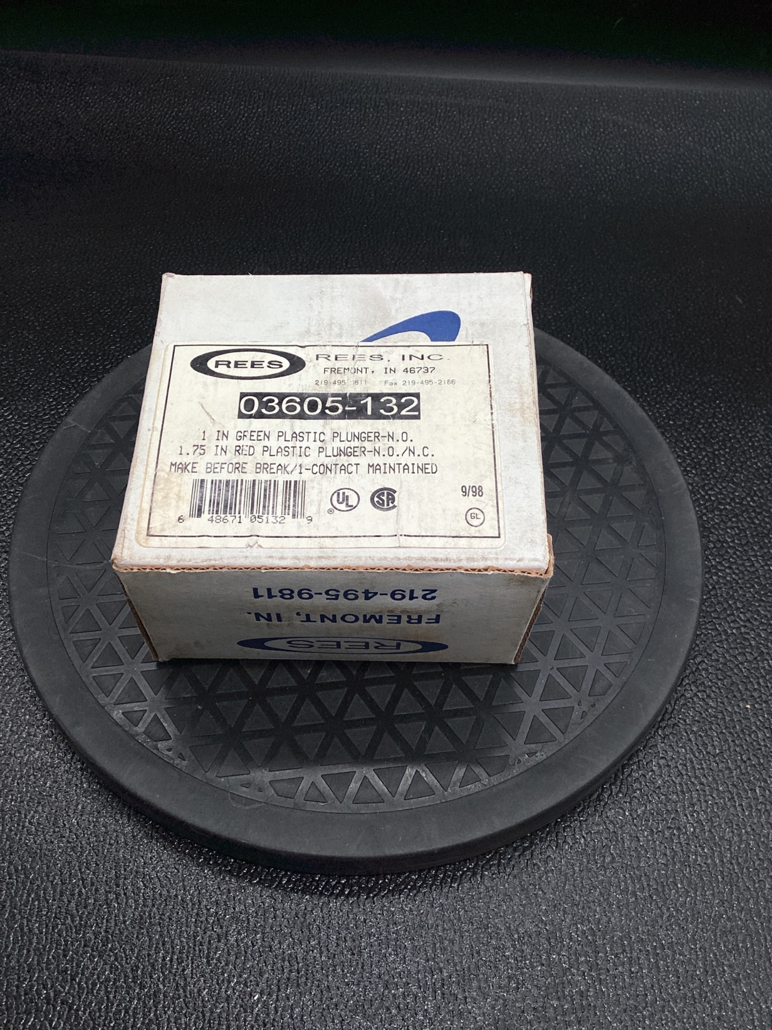 REES 03605-132 Pushbutton Assembly NEW 2