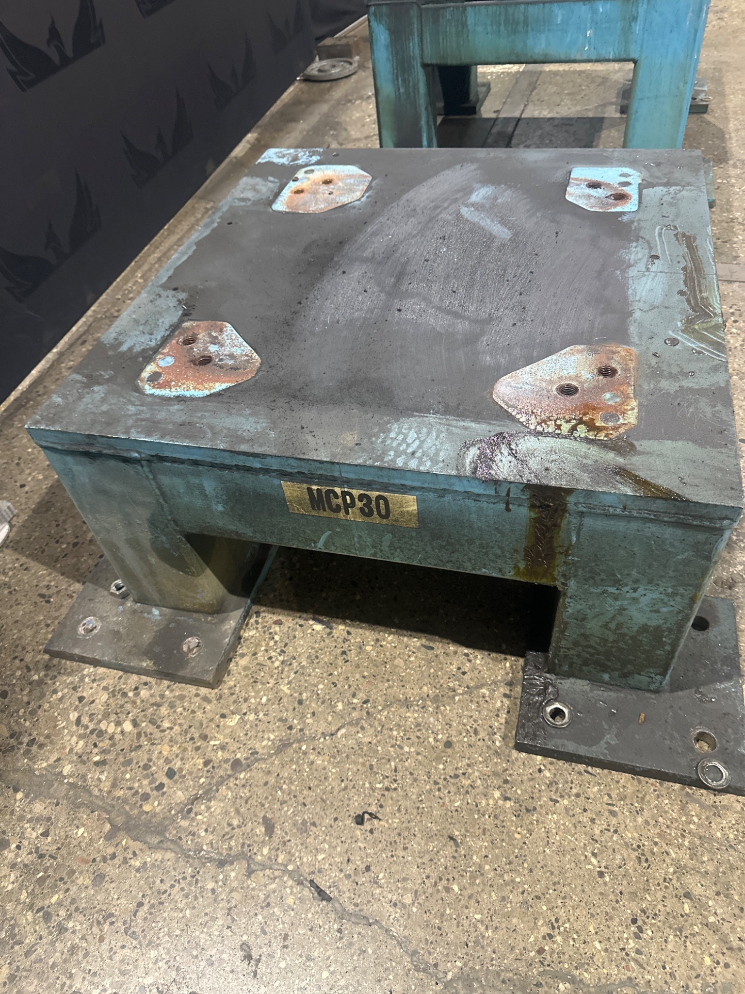 FANUC R2000IB ROBOT RISER 42 X 40 X 16 USED 1