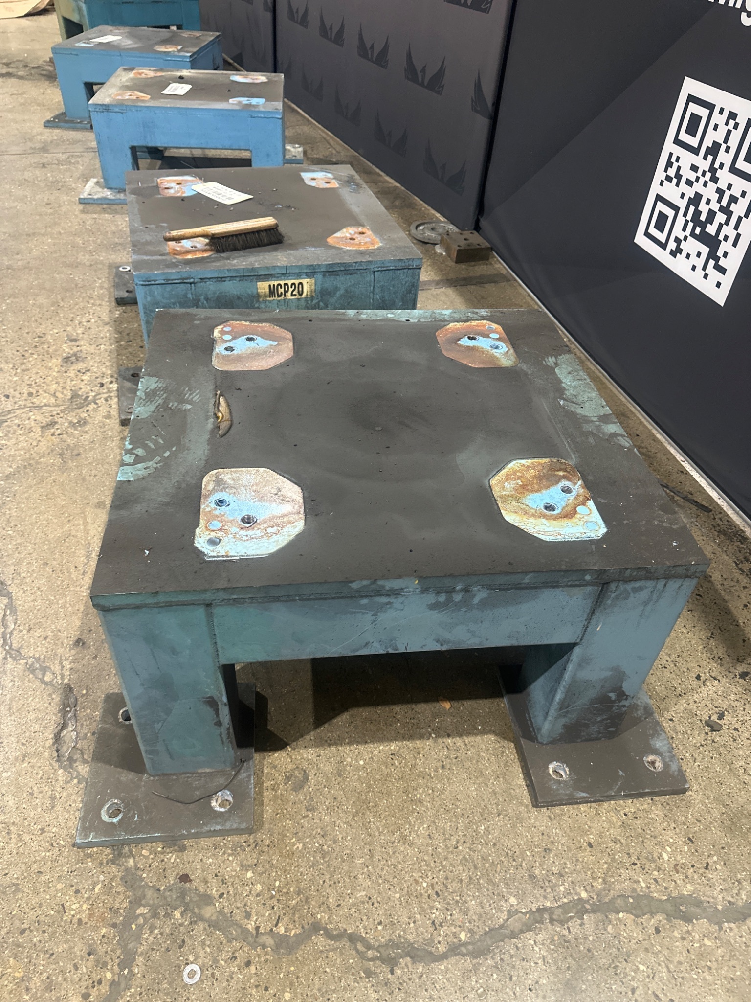 FANUC R2000IB ROBOT RISER 42 X 40 X 20 USED 1