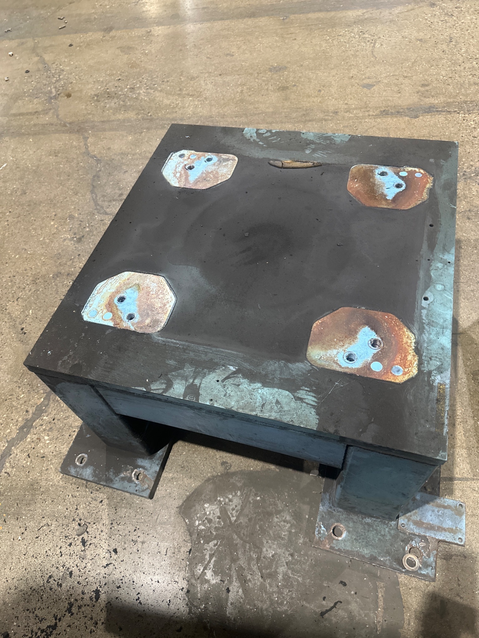 FANUC R2000IB ROBOT RISER 42 X 40 X 20 USED 3