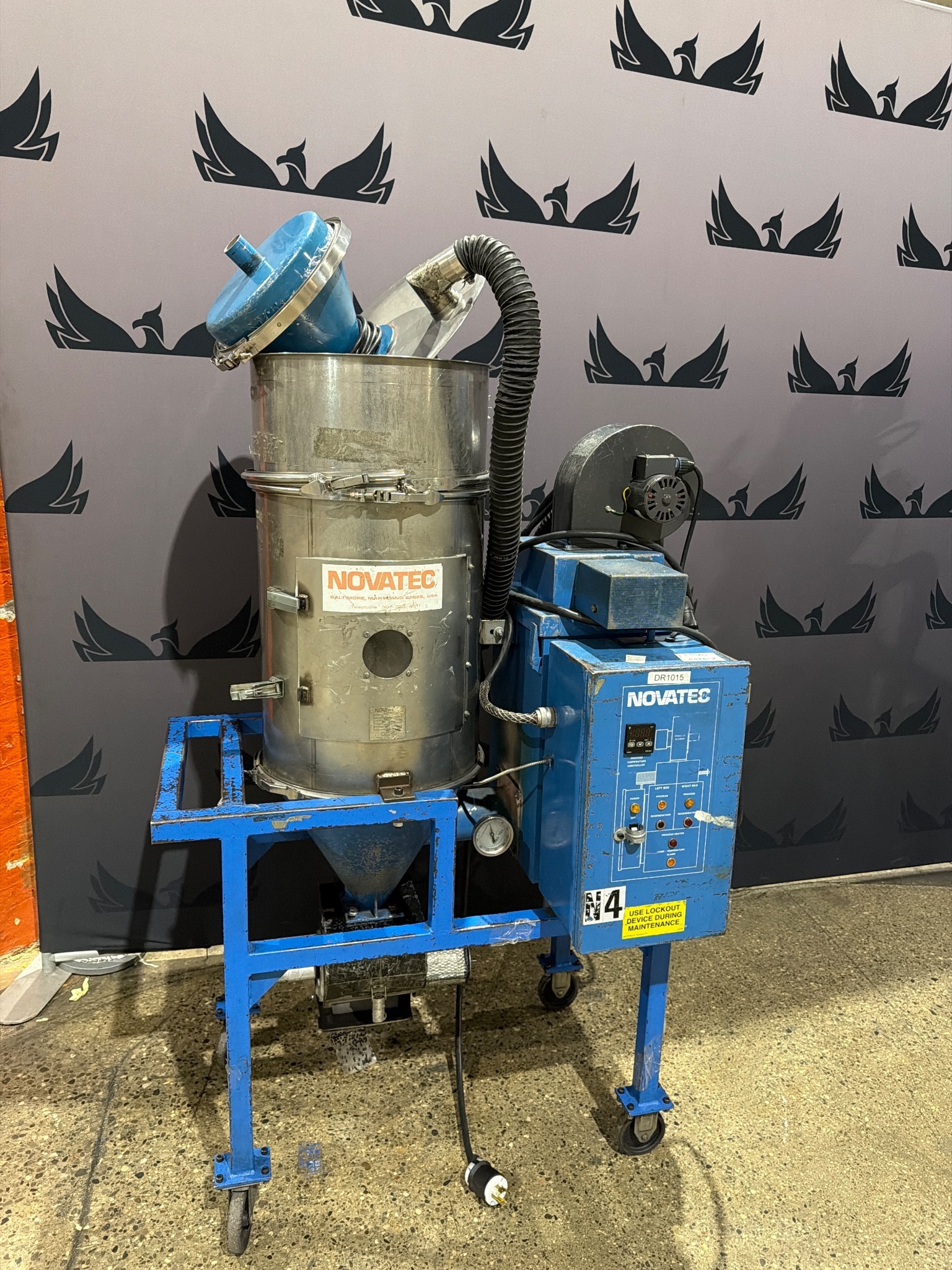 NOVATEC MD-25 Desiccant Dryer w/ 100lb Hopper USED 5