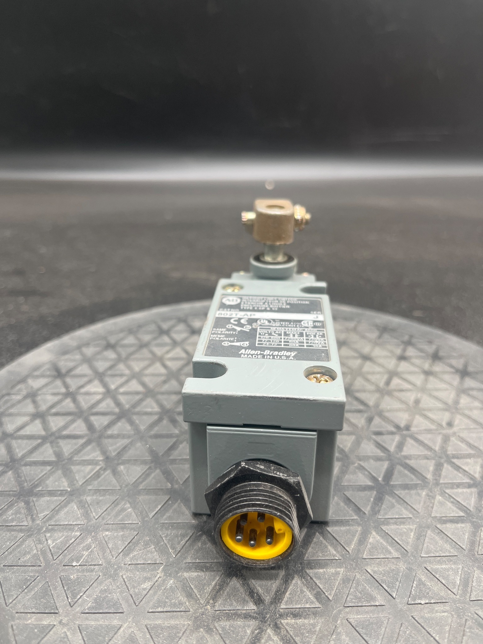 ALLEN BRADLEY 802T-AP Limit Switch USED 0