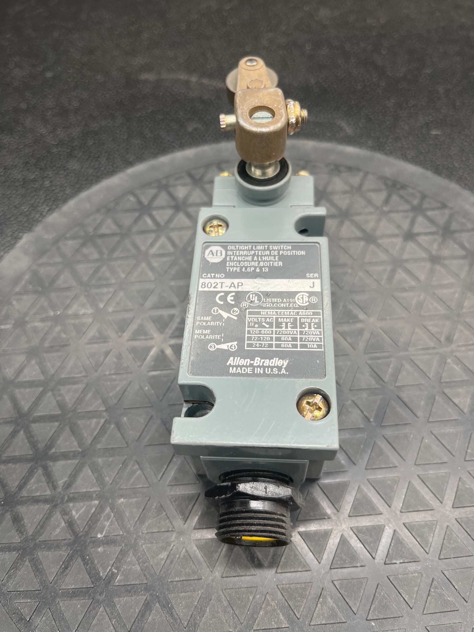 ALLEN BRADLEY 802T-AP Limit Switch USED 1