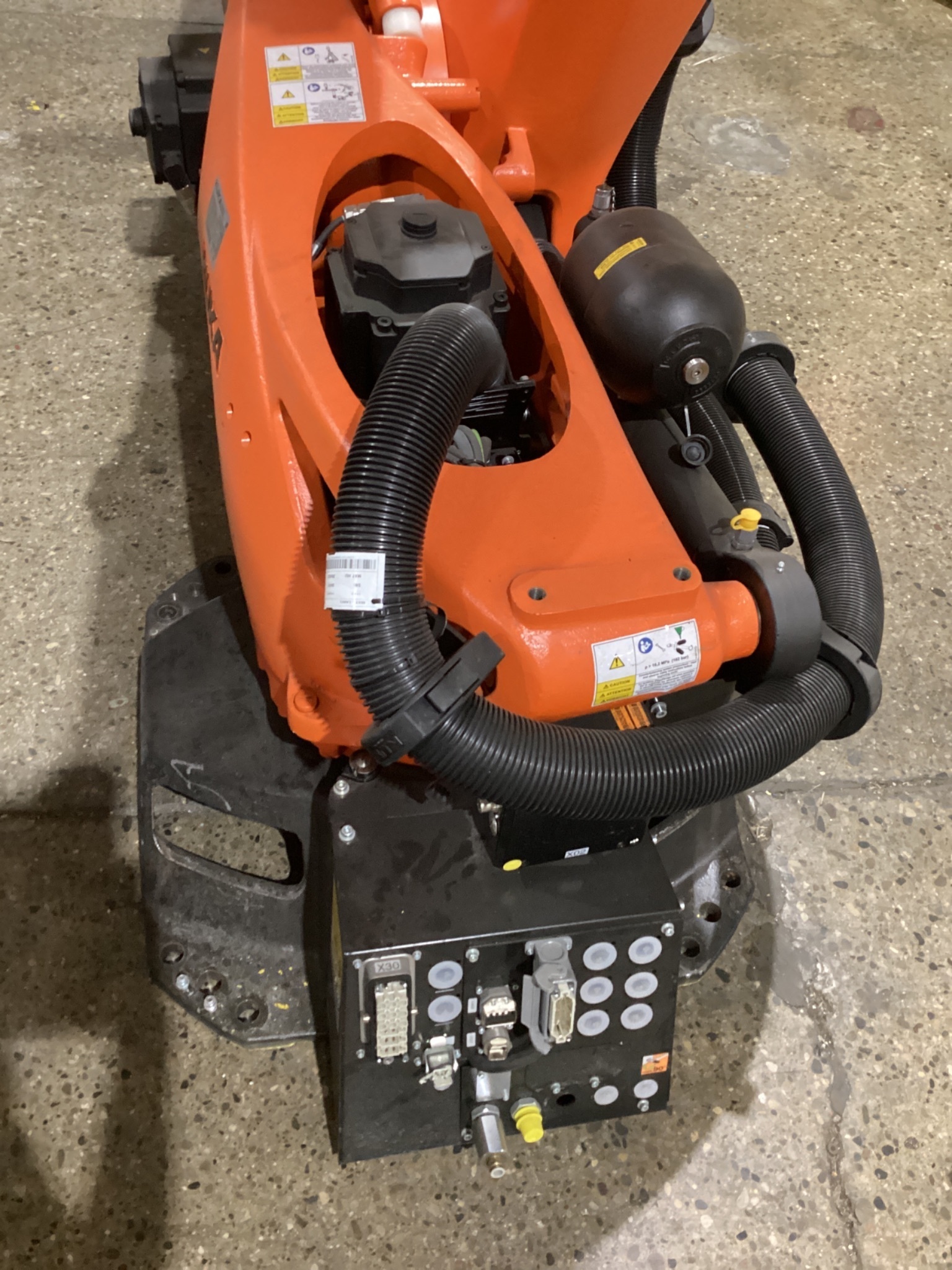 KUKA KR 120 R3900 ULTRA K/FLR ROBOT W/ KR C4 CONTROLLER 6-AXIS 120KG 3900MM USED 5