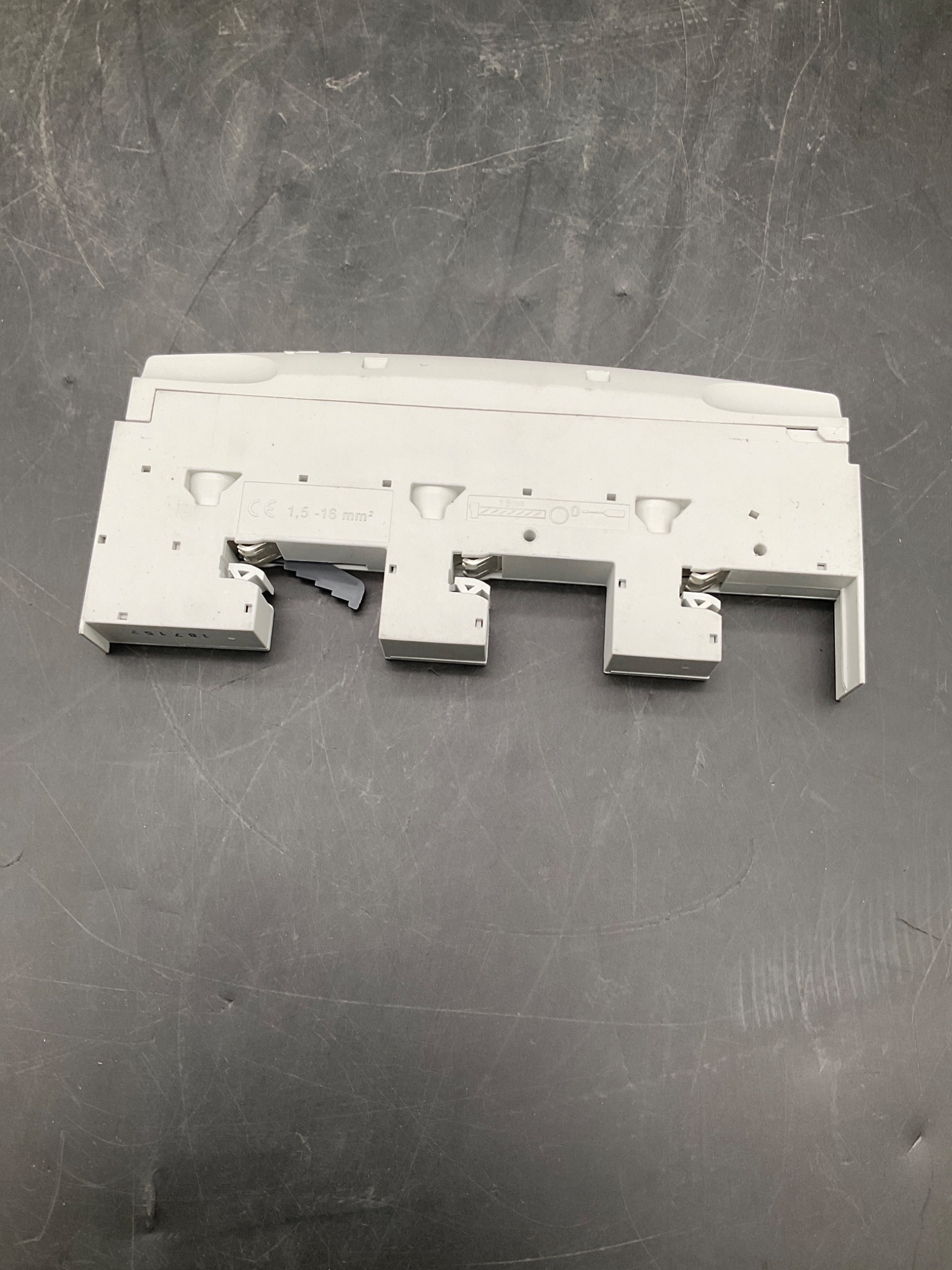 SIEMENS 5SH3-538 Accessory for Busbar Supports USED 3