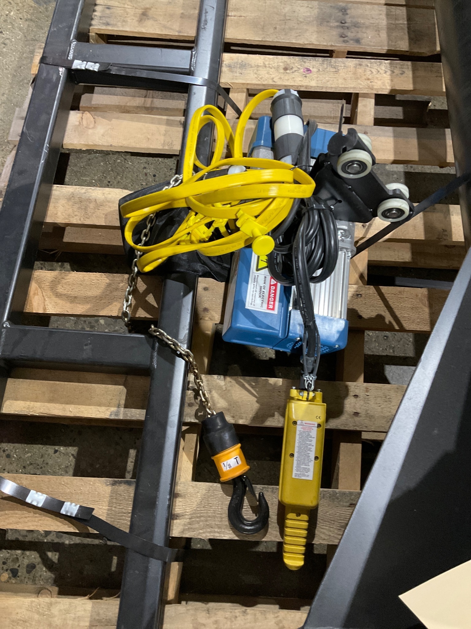 GORBEL SS-99036 250 lbs Capacity Pedestal Jib Crane USED 9