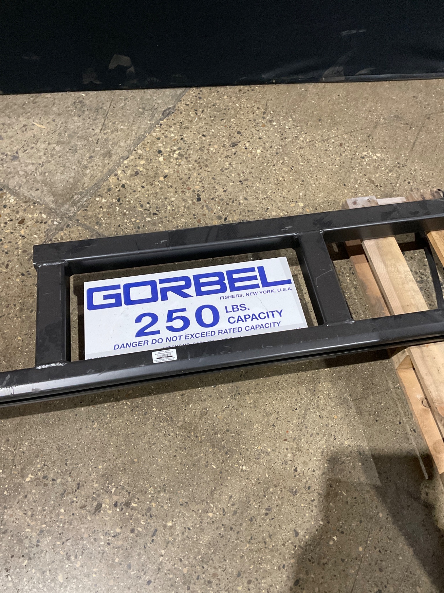 GORBEL SS-99036 250 lbs Capacity Pedestal Jib Crane USED 11