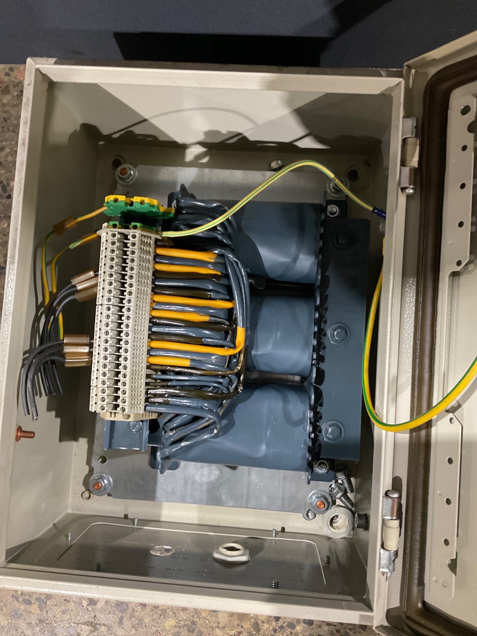 EMB Transformer Panel 230-500V-400V USED 2