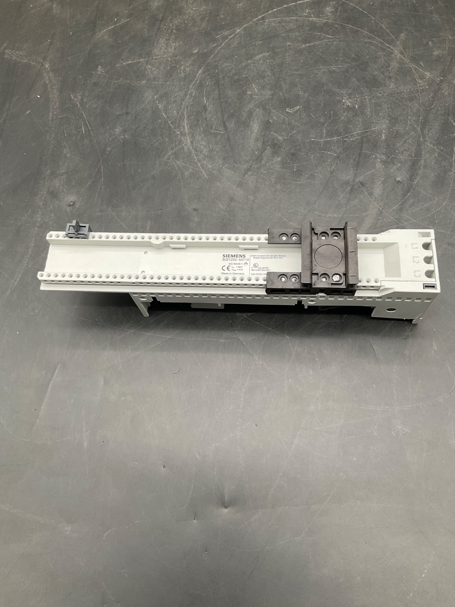 SIEMENS 8US1250-5AT10 Busbar System Component USED 0