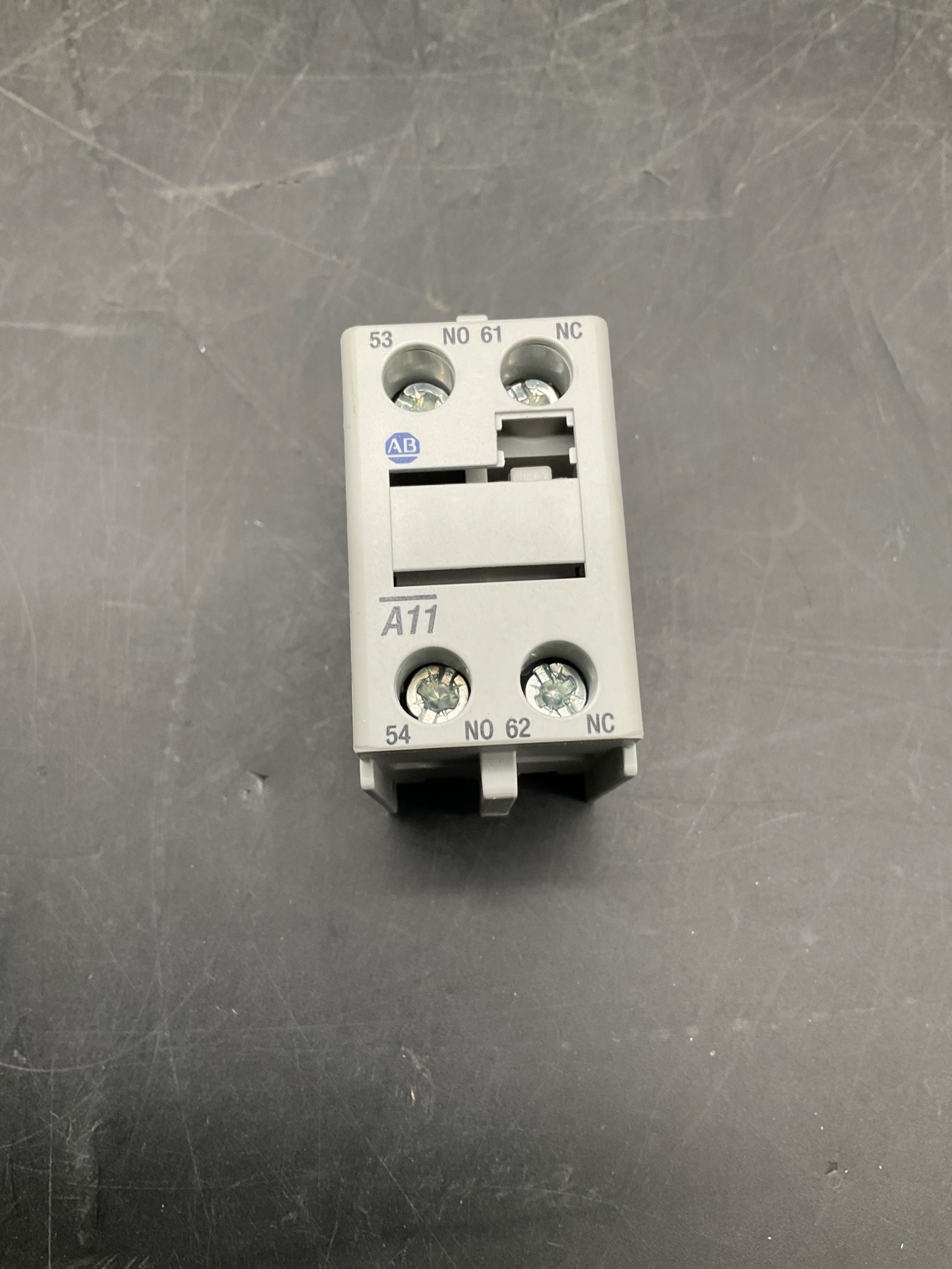 ALLEN BRADLEY 100-F IEC Contactor NEW 2
