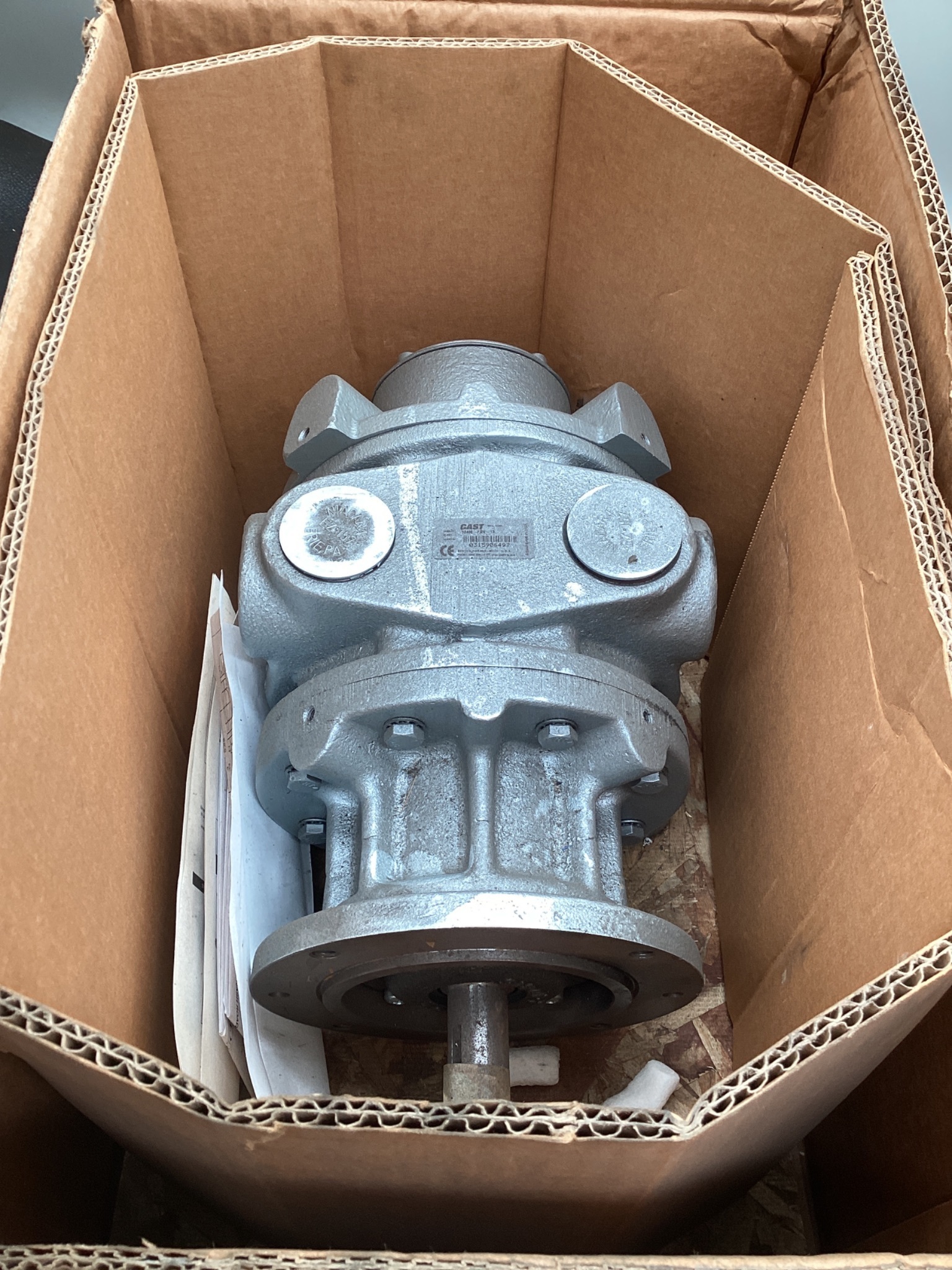 GAST 16AM-FRV-13 Reversible Air Motor 9 HP 2000 RPM 1-1/4" NPT NEW 0