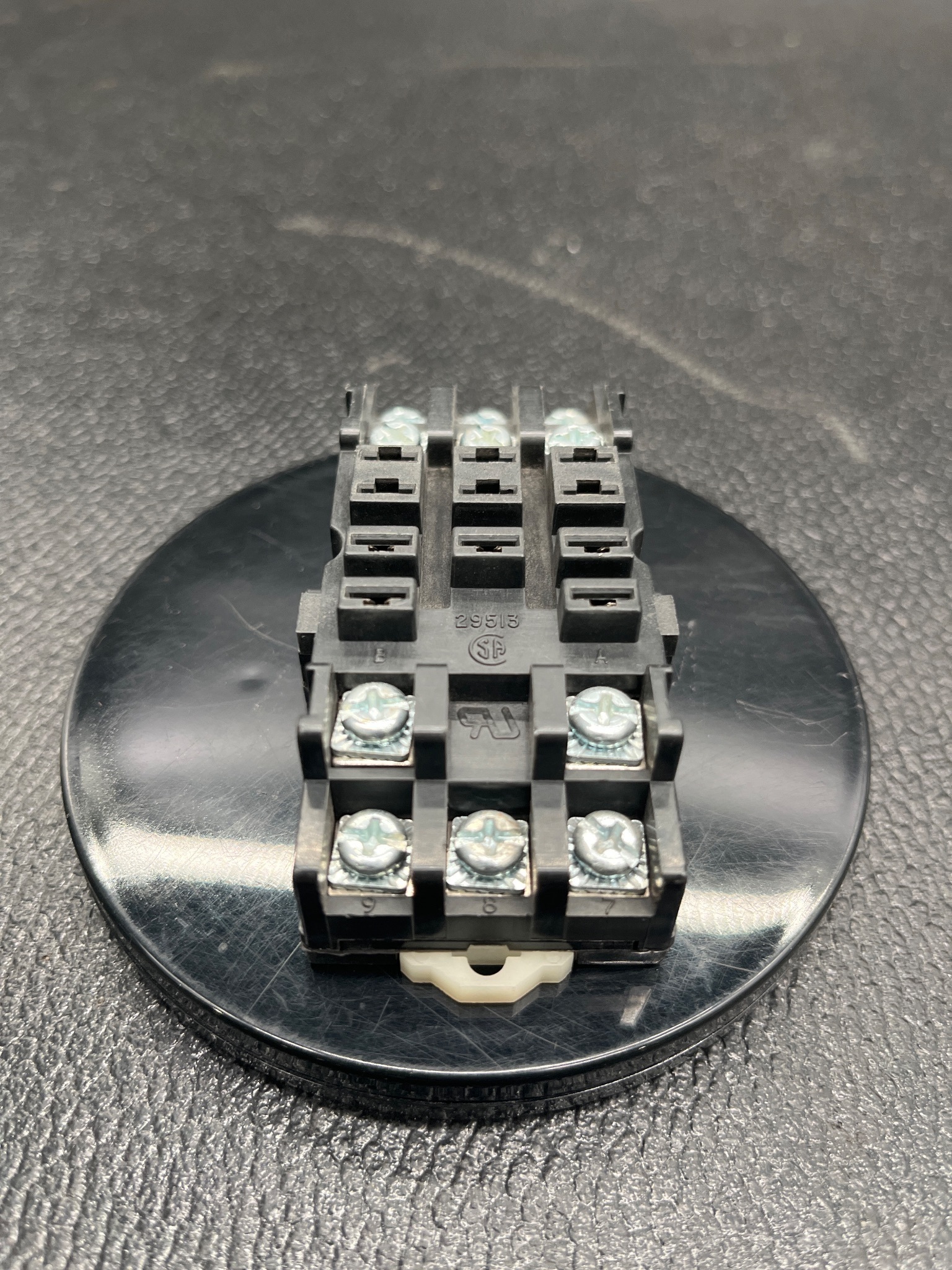 ALLEN BRADLEY 700-HN127 Relay Socket 10A 300V USED 0