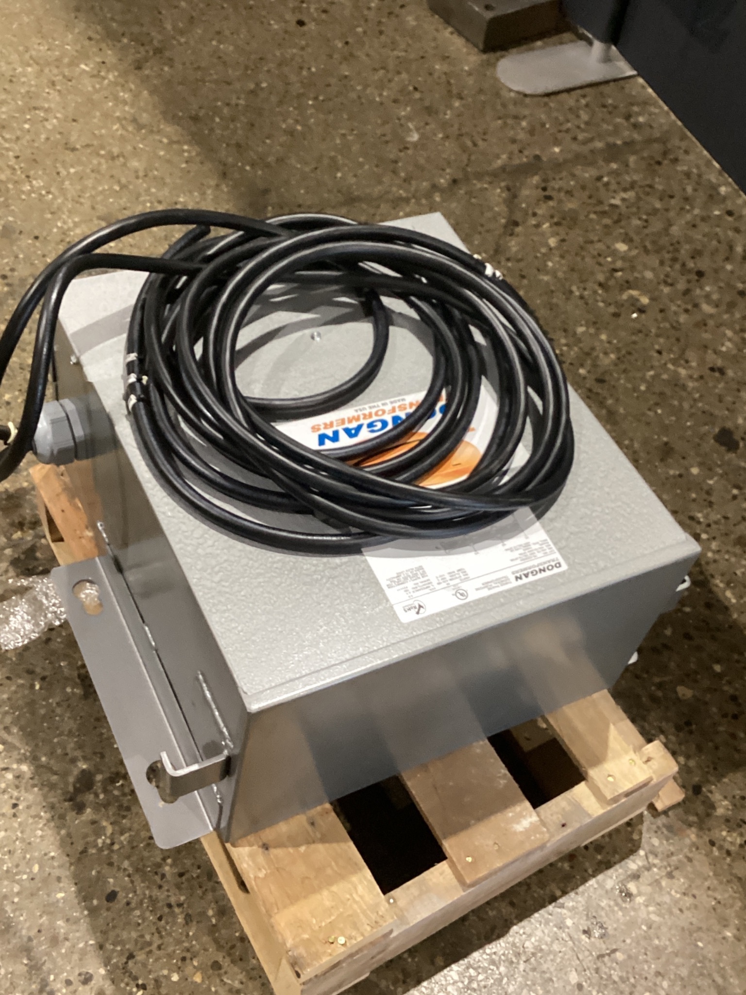 DONGAN 76‑0209SH 9 KVA Transformer 480V - 240V USED 1