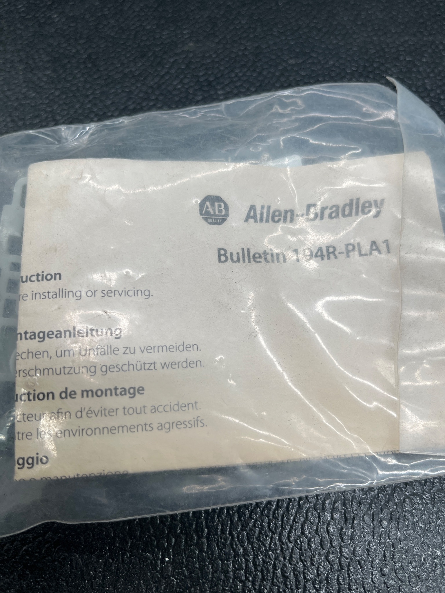 ALLEN BRADLEY 194R-PLA1 30/60A Padlock Accessory NEW 1